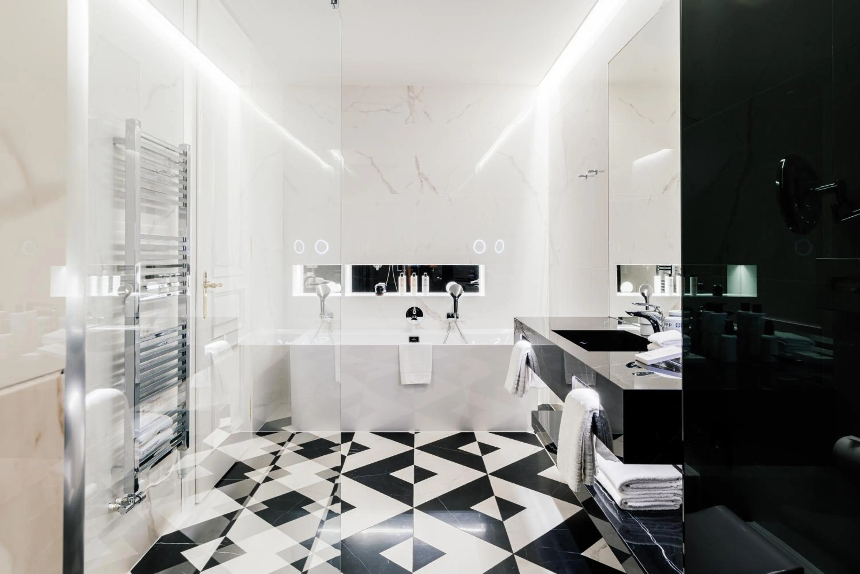 Shower in Grandhotel Pupp