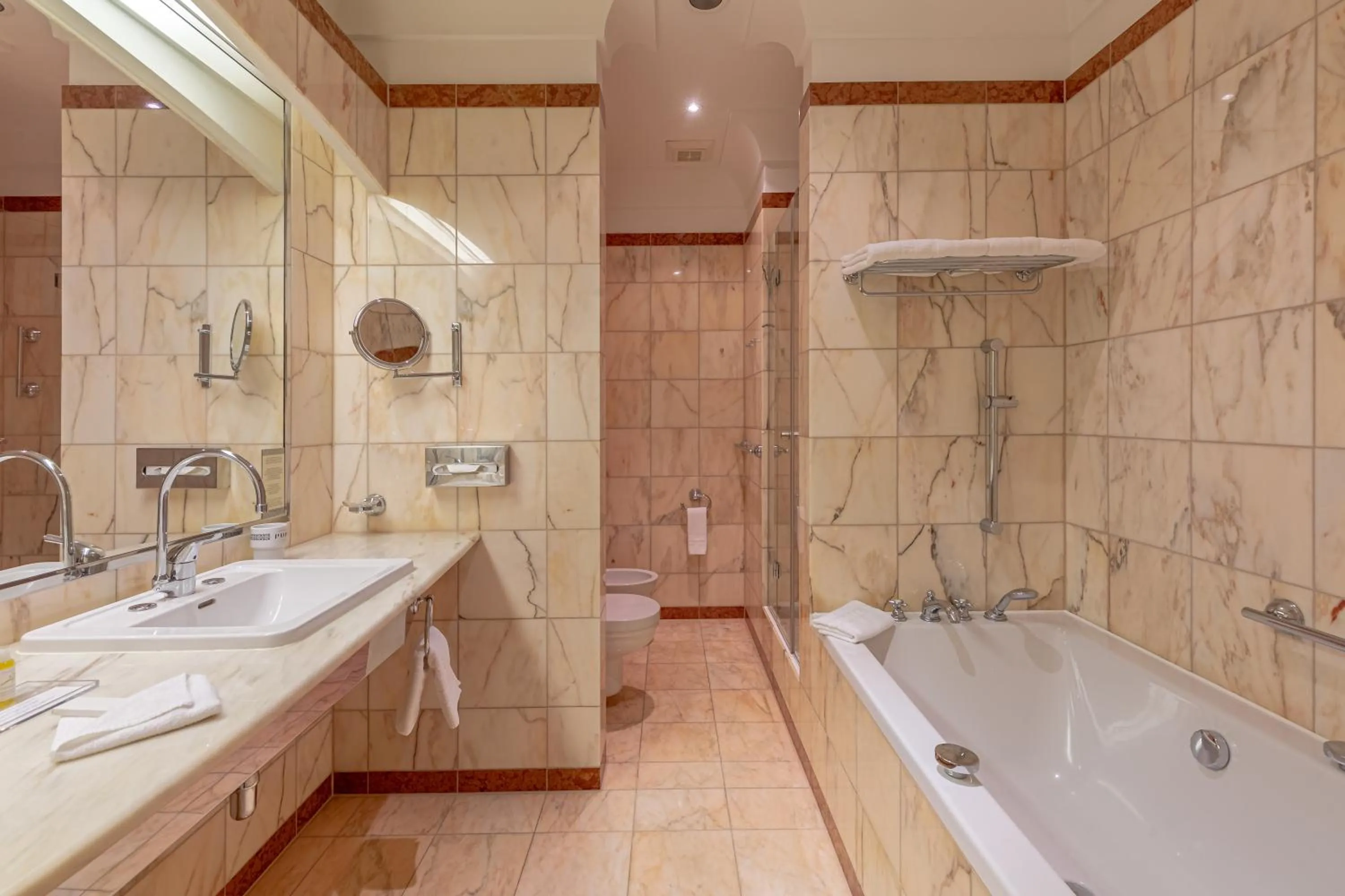 Bathroom in Grandhotel Pupp