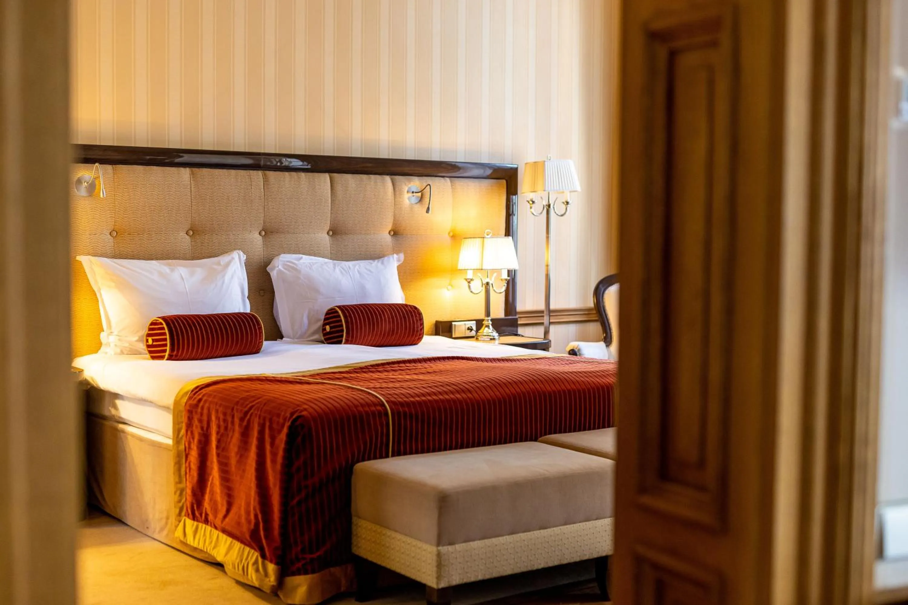 Bed in Grandhotel Pupp