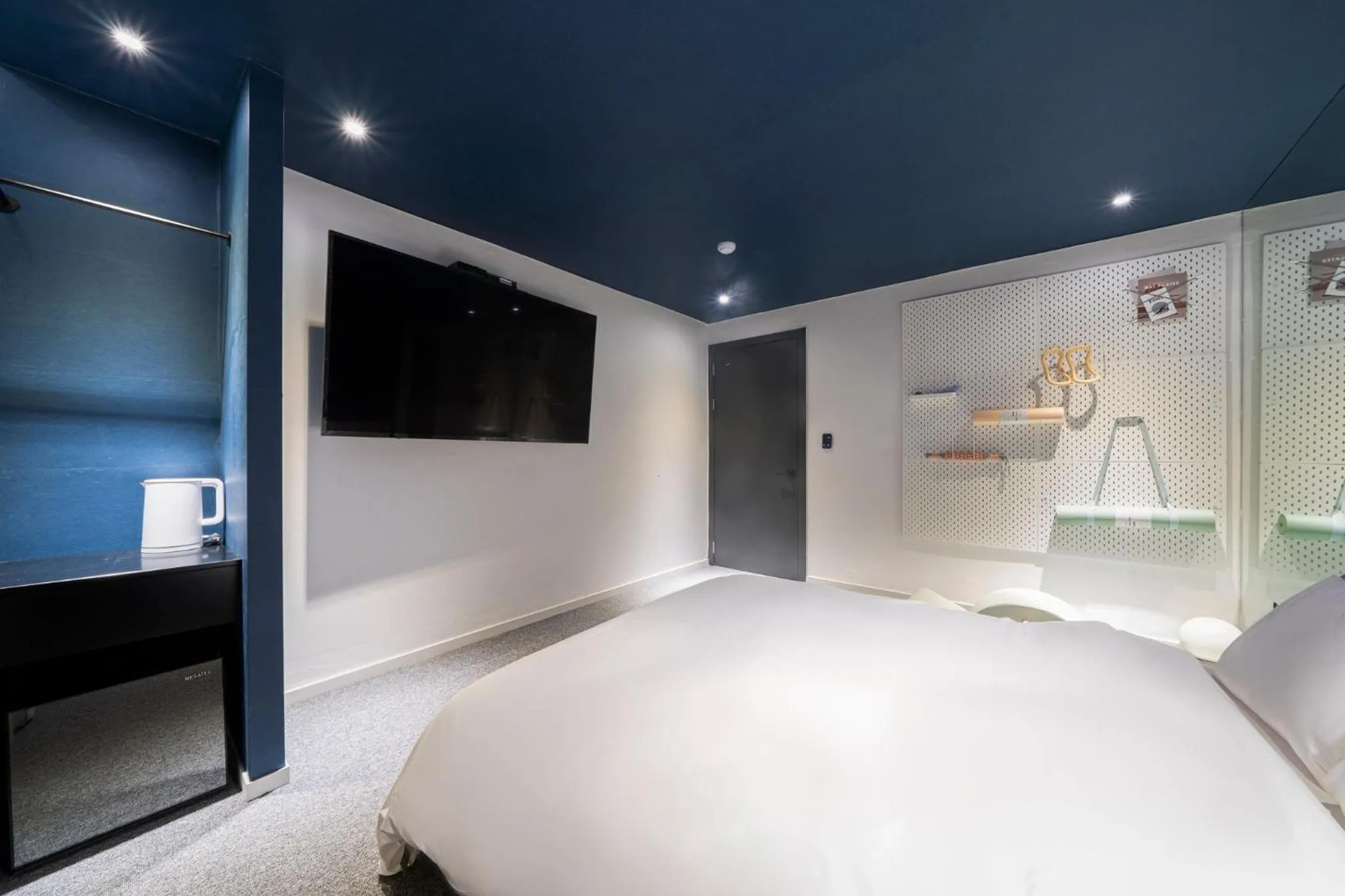 Bed in Croissant Hotel Guri by Aank