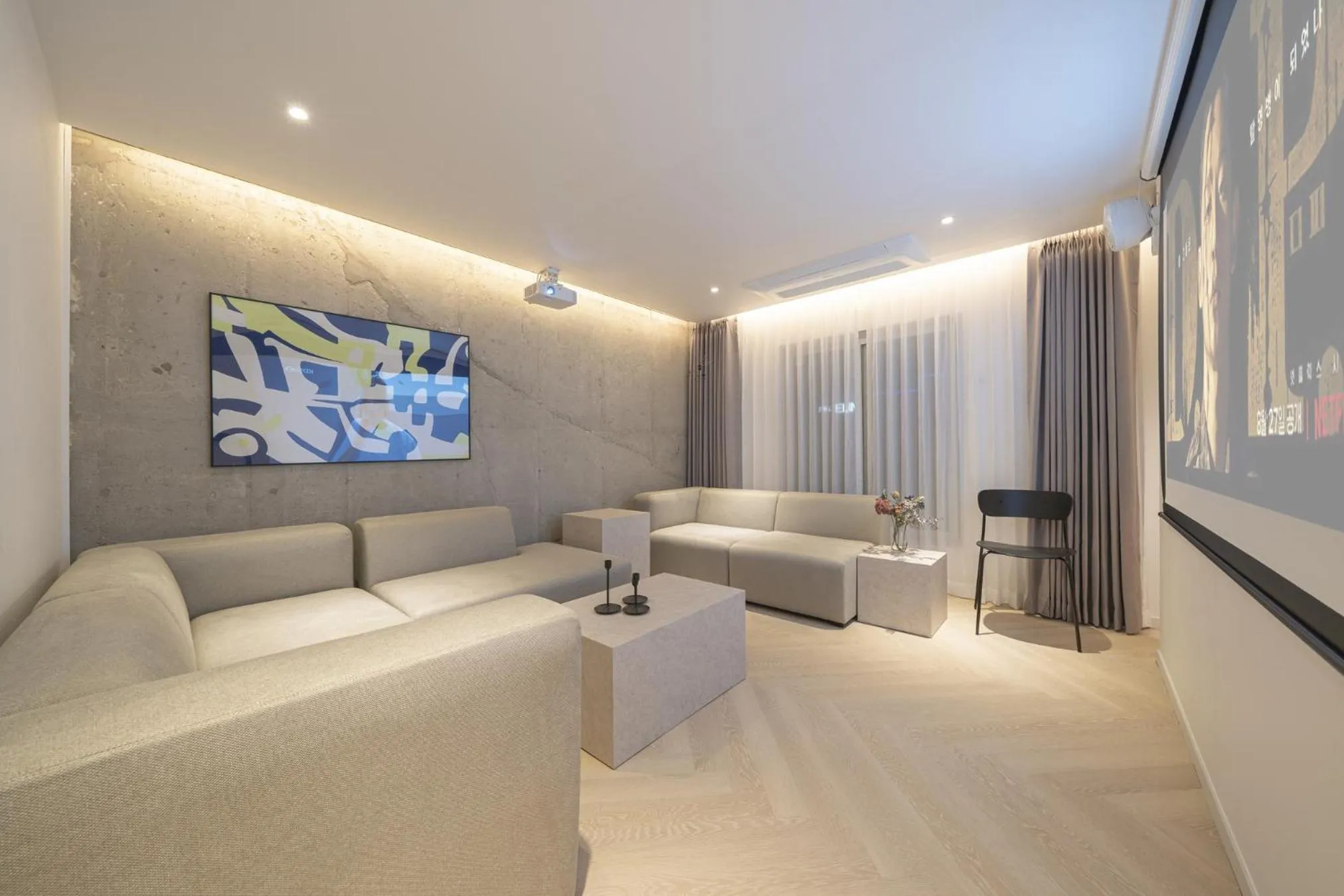 TV and multimedia in Croissant Hotel Guri by Aank