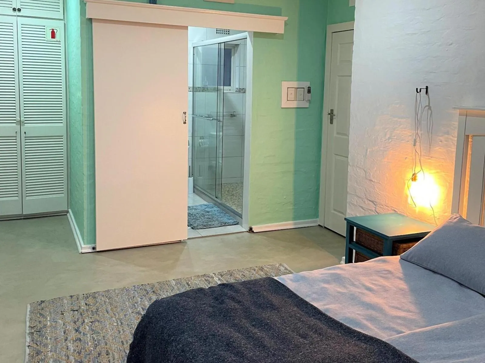 Bedroom, Bed in ThE LaZy ShArK