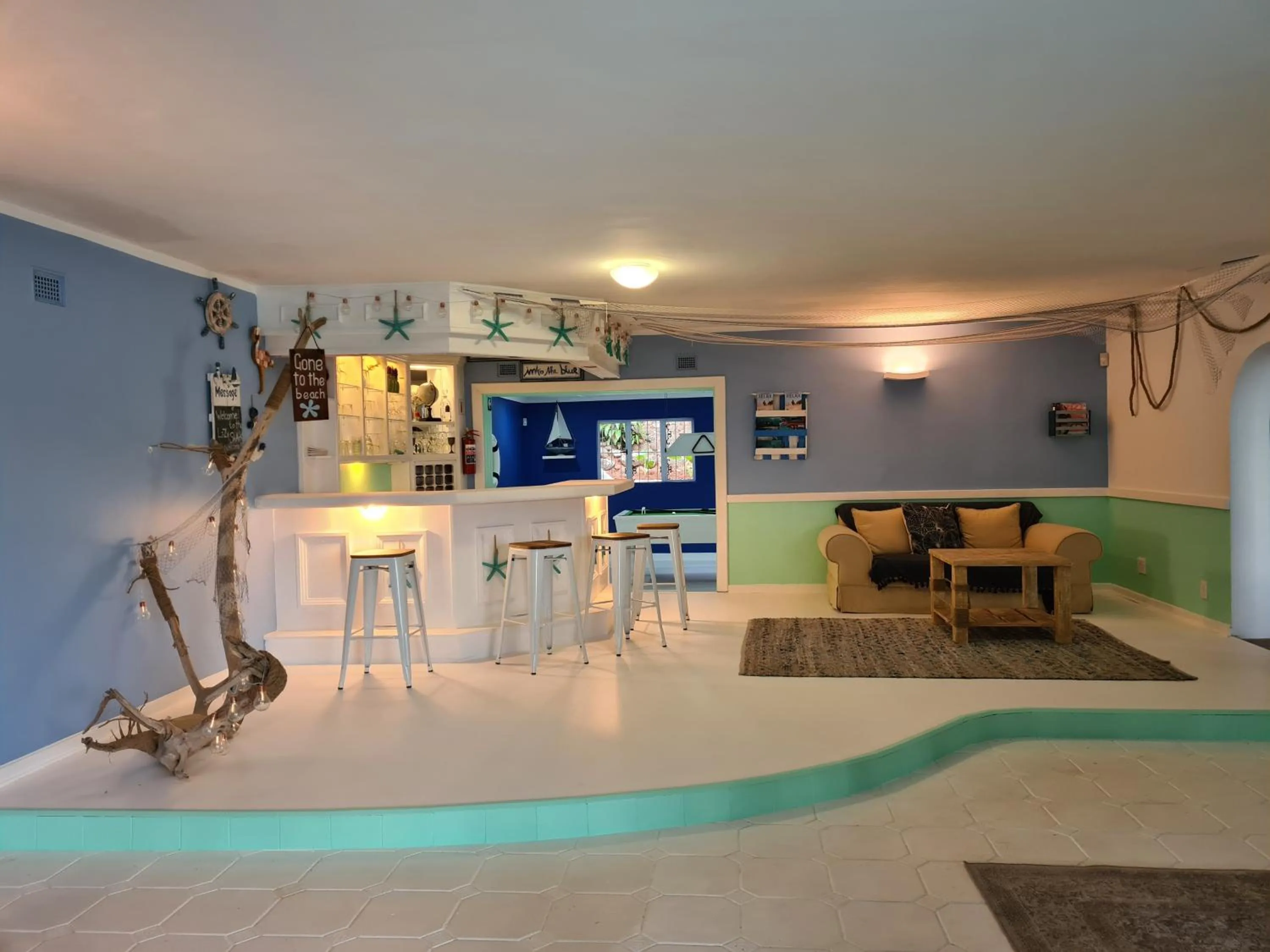 Entertainment in ThE LaZy ShArK