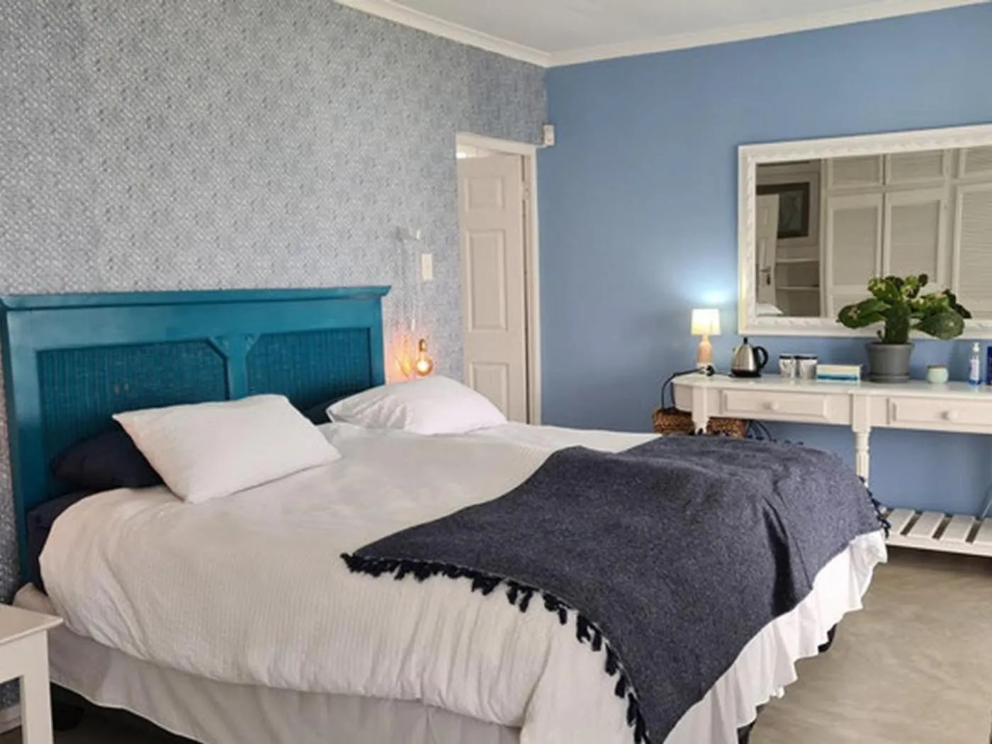 Bedroom, Bed in ThE LaZy ShArK