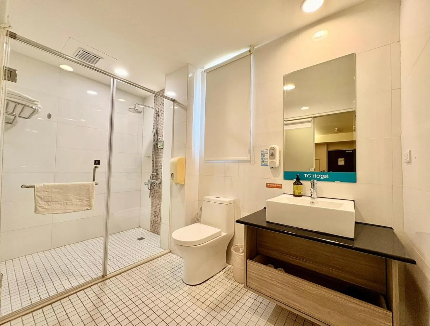 Shower in Tc慢旅花蓮館-近東大門夜市市中心