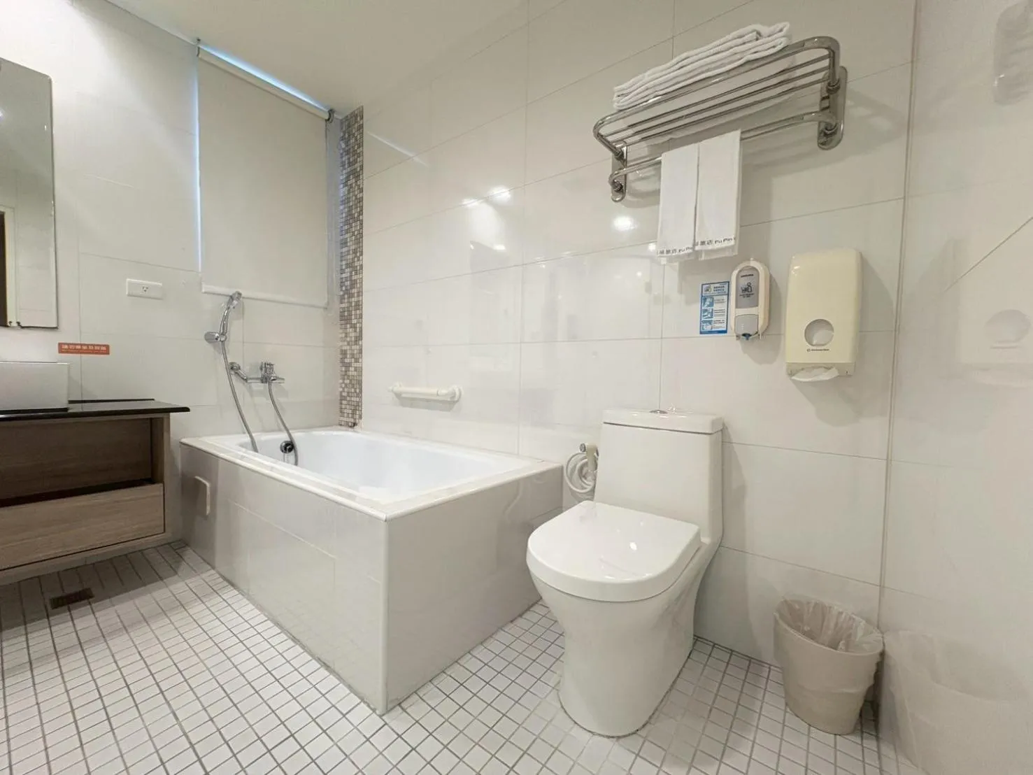 Bath in Tc慢旅花蓮館-近東大門夜市市中心