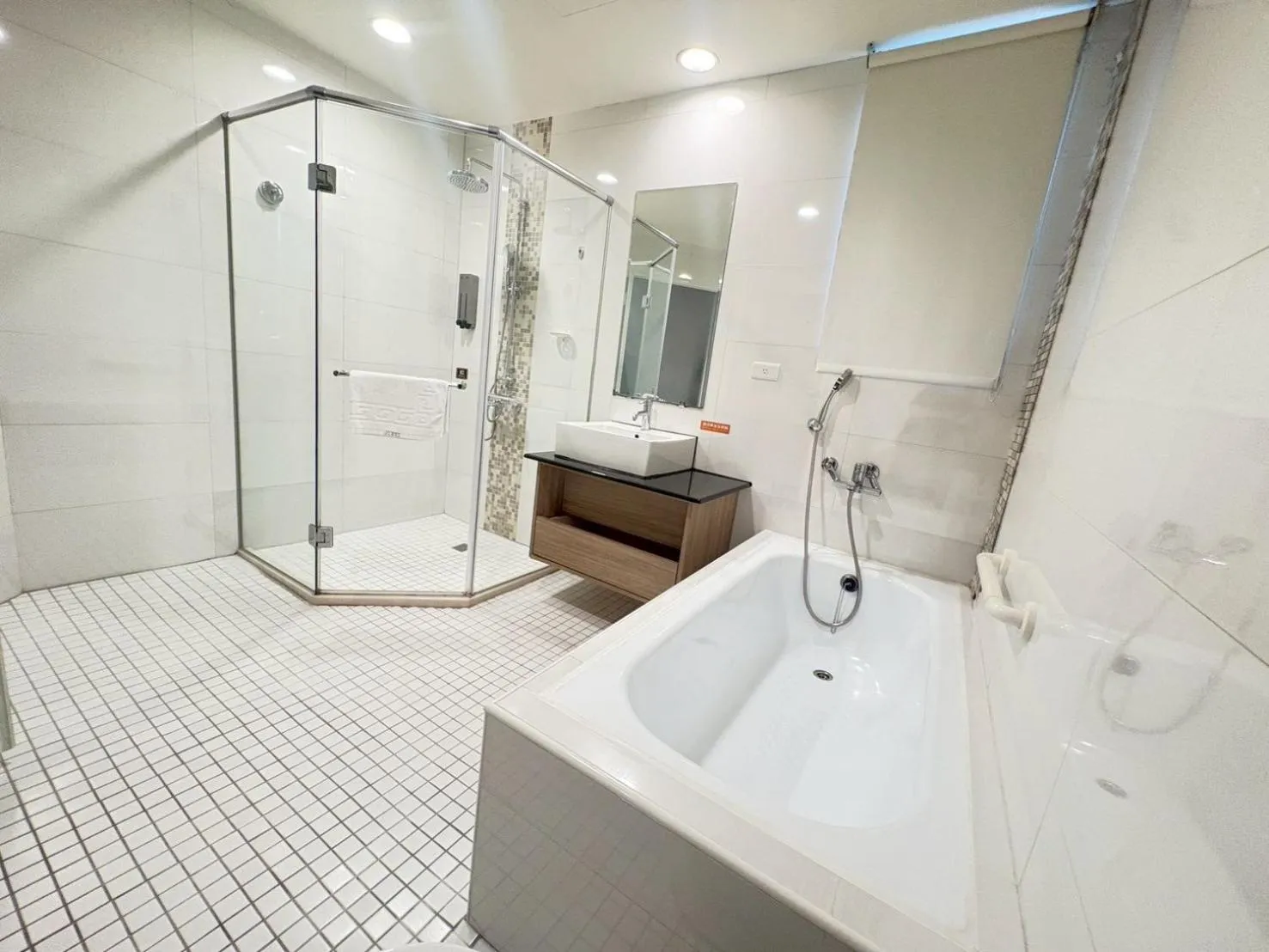 Shower in Tc慢旅花蓮館-近東大門夜市市中心