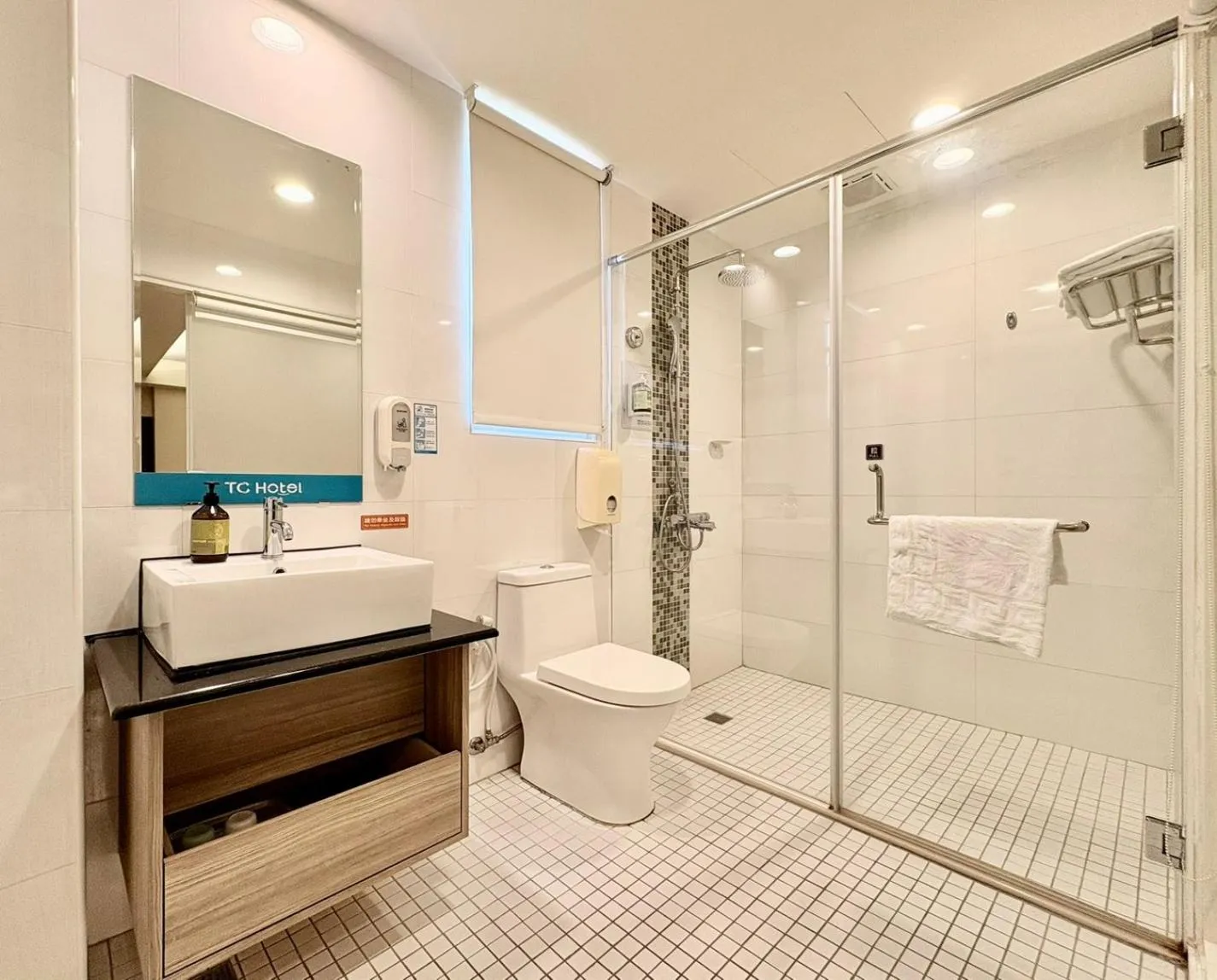 Shower in Tc慢旅花蓮館-近東大門夜市市中心