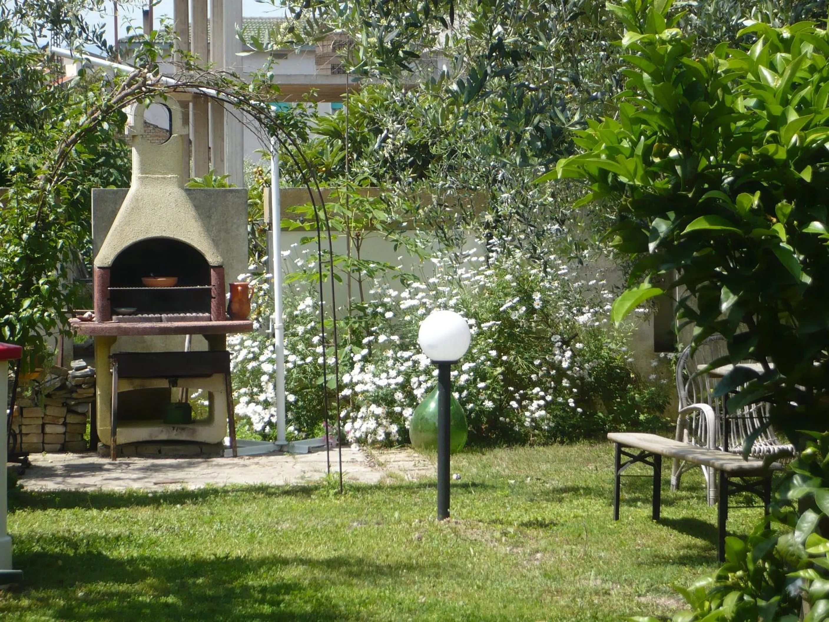 Spring in Villa Carol Appartamento e B&B