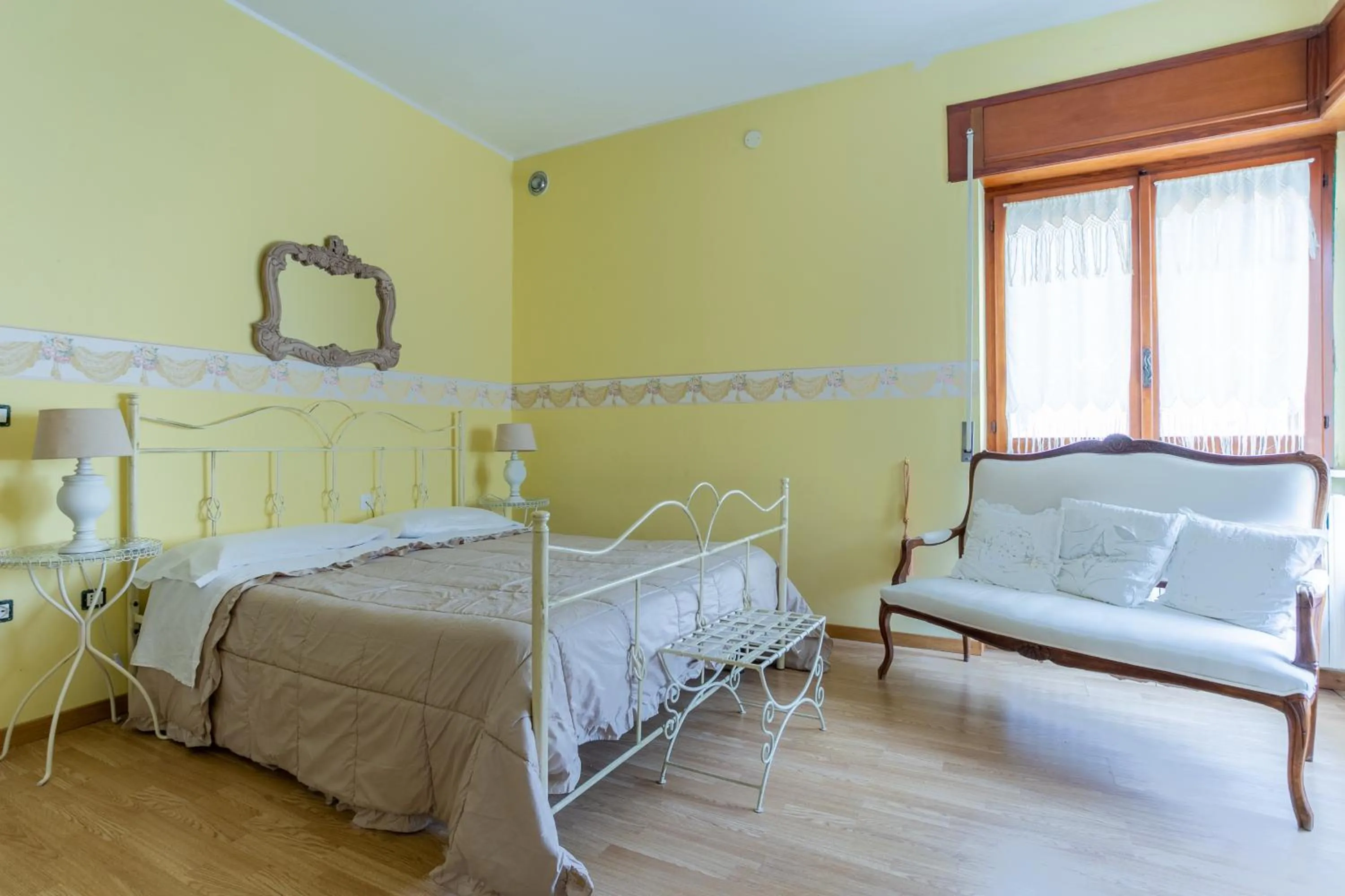 Bed in Villa Carol Appartamento e B&B