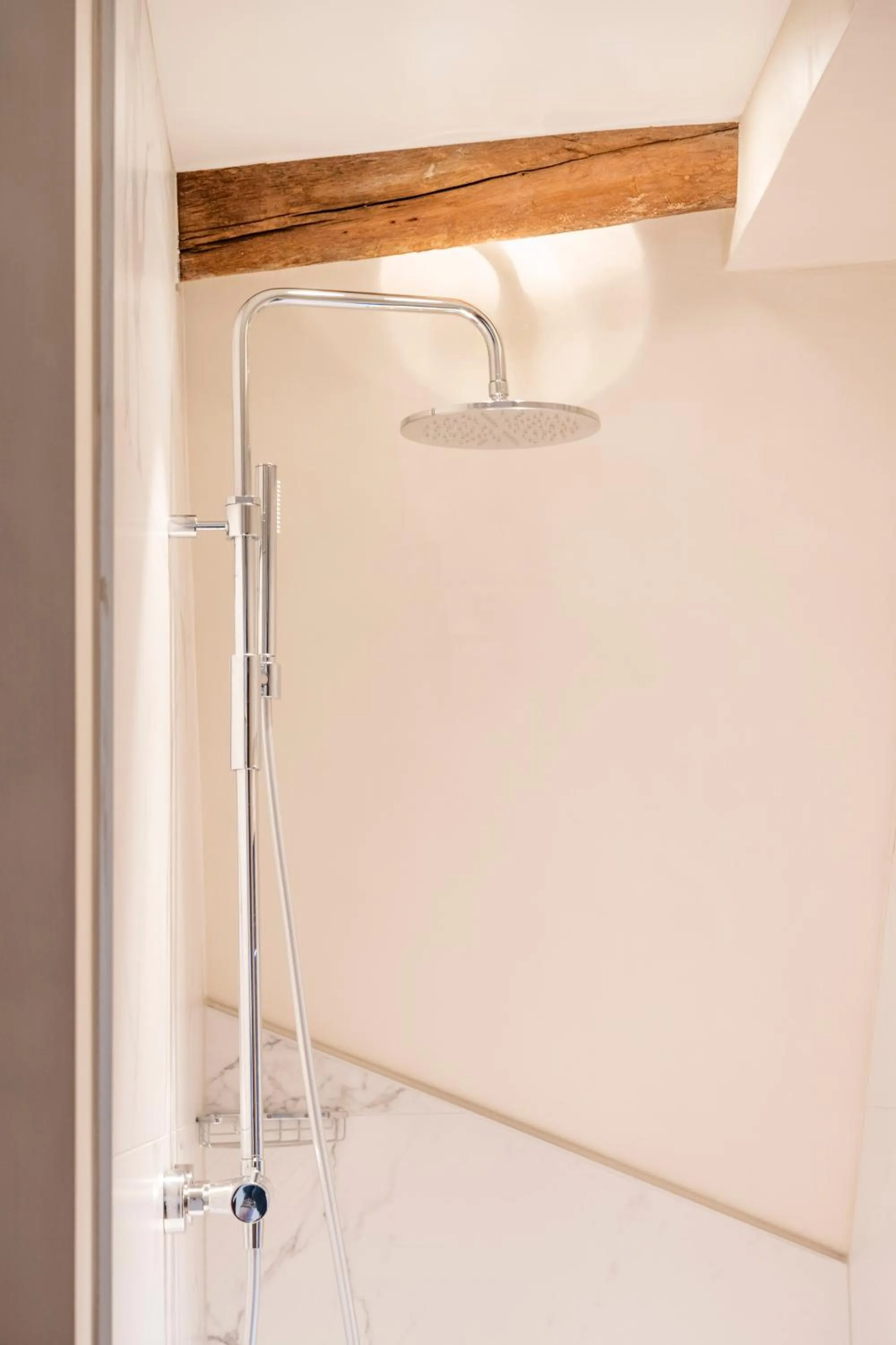 Shower in B&B l'histoire de l'éclair