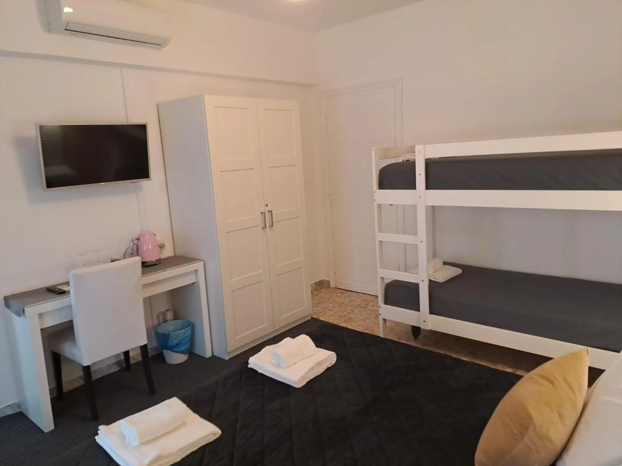 Bed in Appia Avenue 639