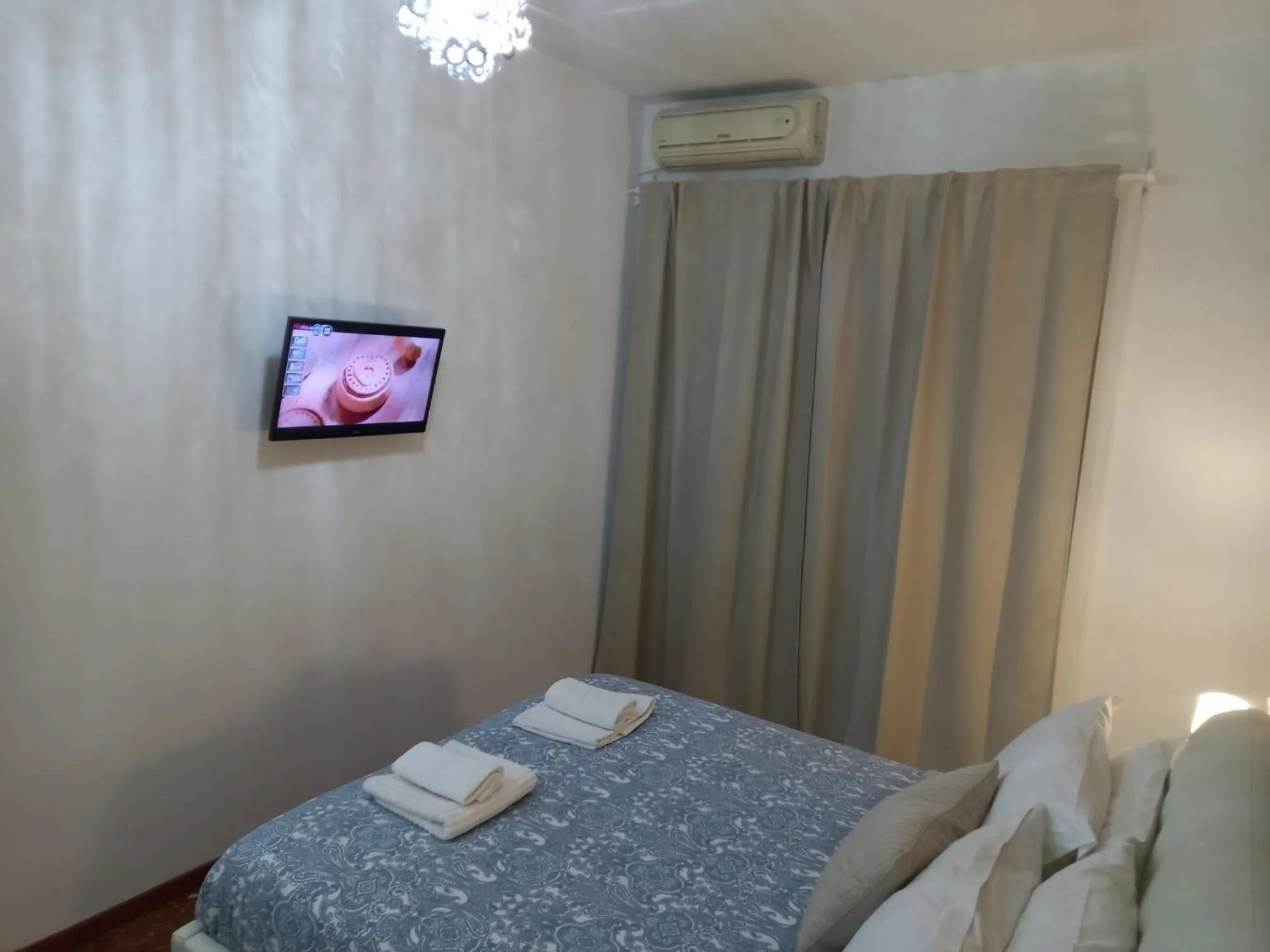 Bed in Appia Avenue 639