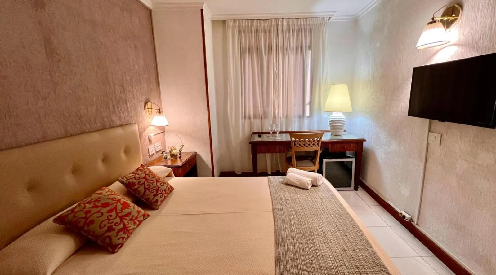 Decorative detail, Bed in Hotel Atlántico Centro