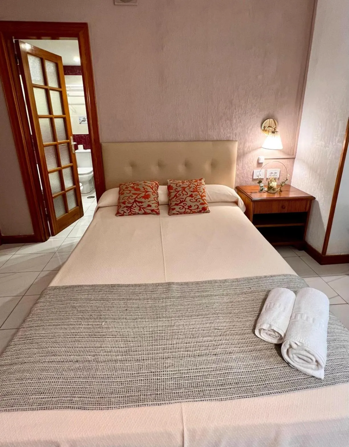 Decorative detail, Bed in Hotel Atlántico Centro