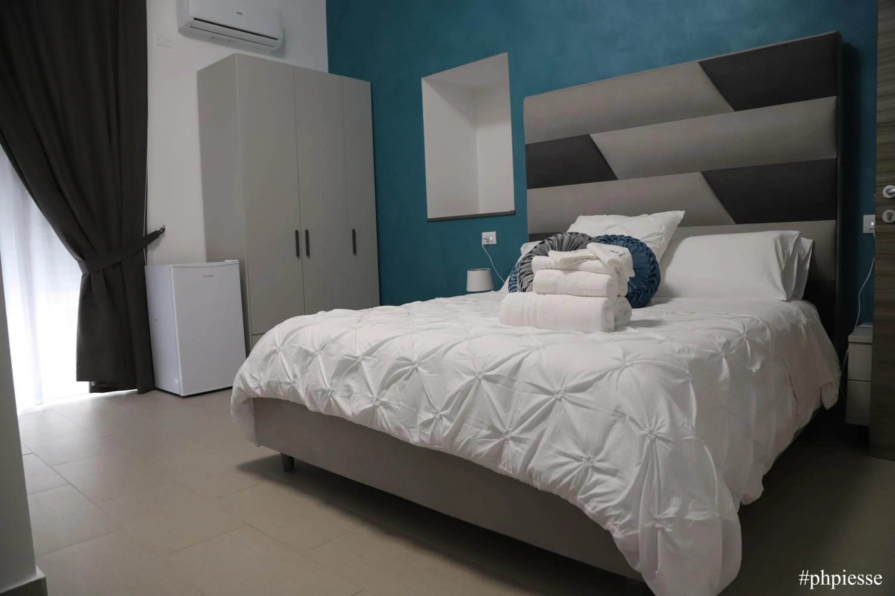 Photo of the whole room, Bed in Emerella Luxury Suites-Siderno Lungomare