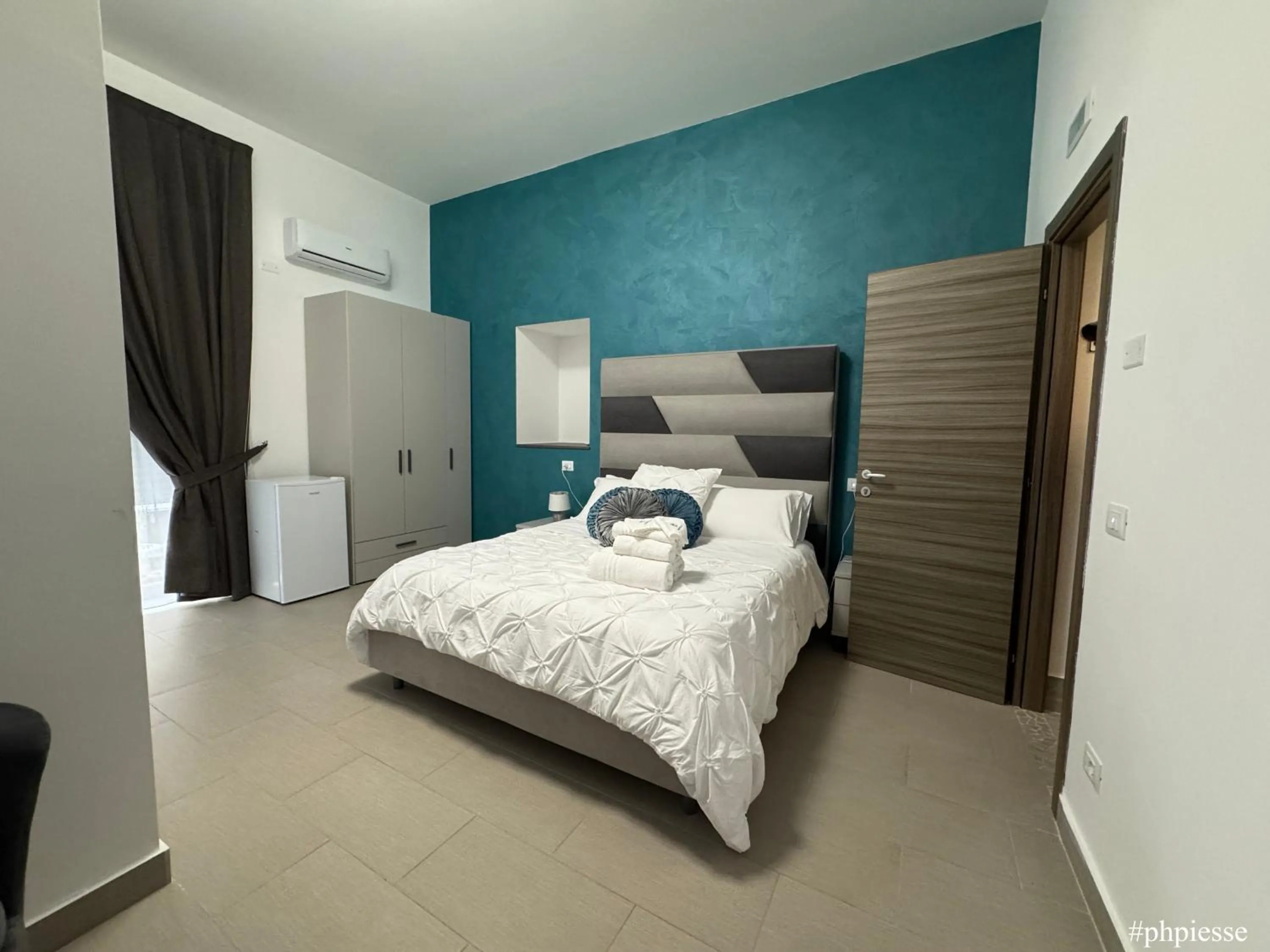 Photo of the whole room, Bed in Emerella Luxury Suites-Siderno Lungomare