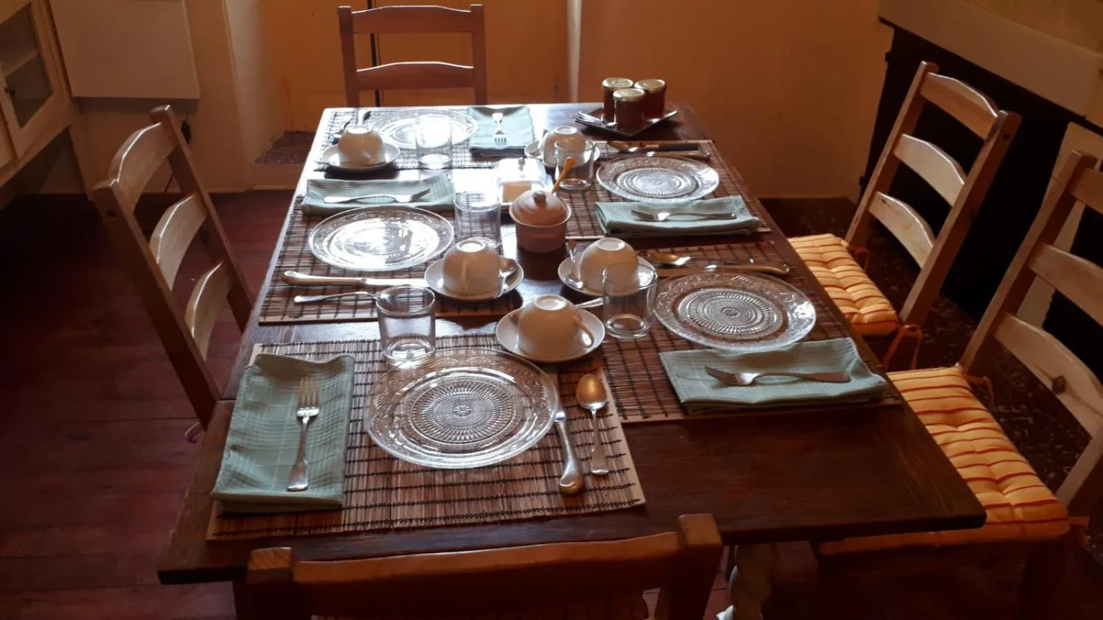 Food and drinks in Chateau View Chambres d'hôtes