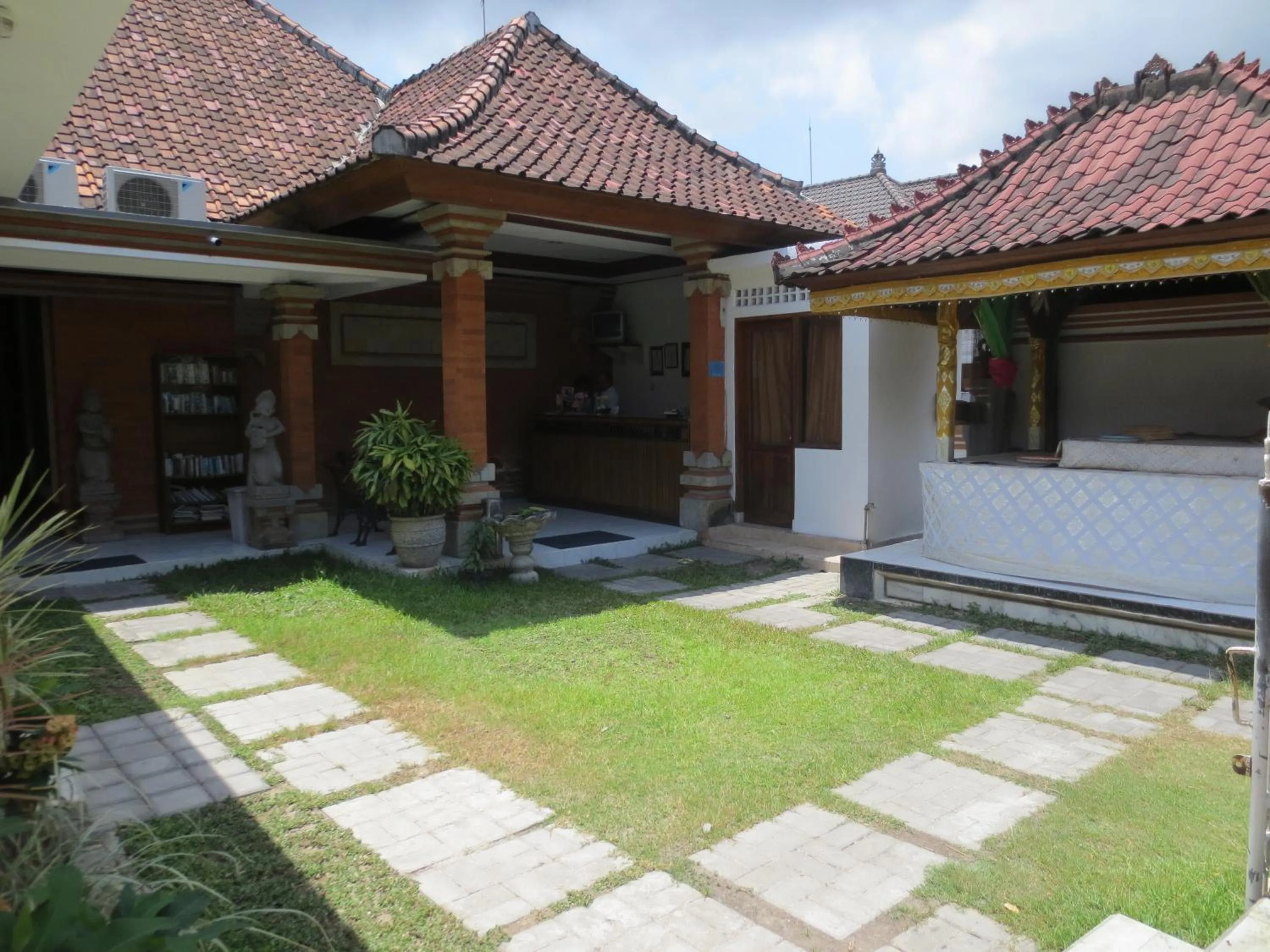 Area and facilities in Swastika Guesthouse Sanur