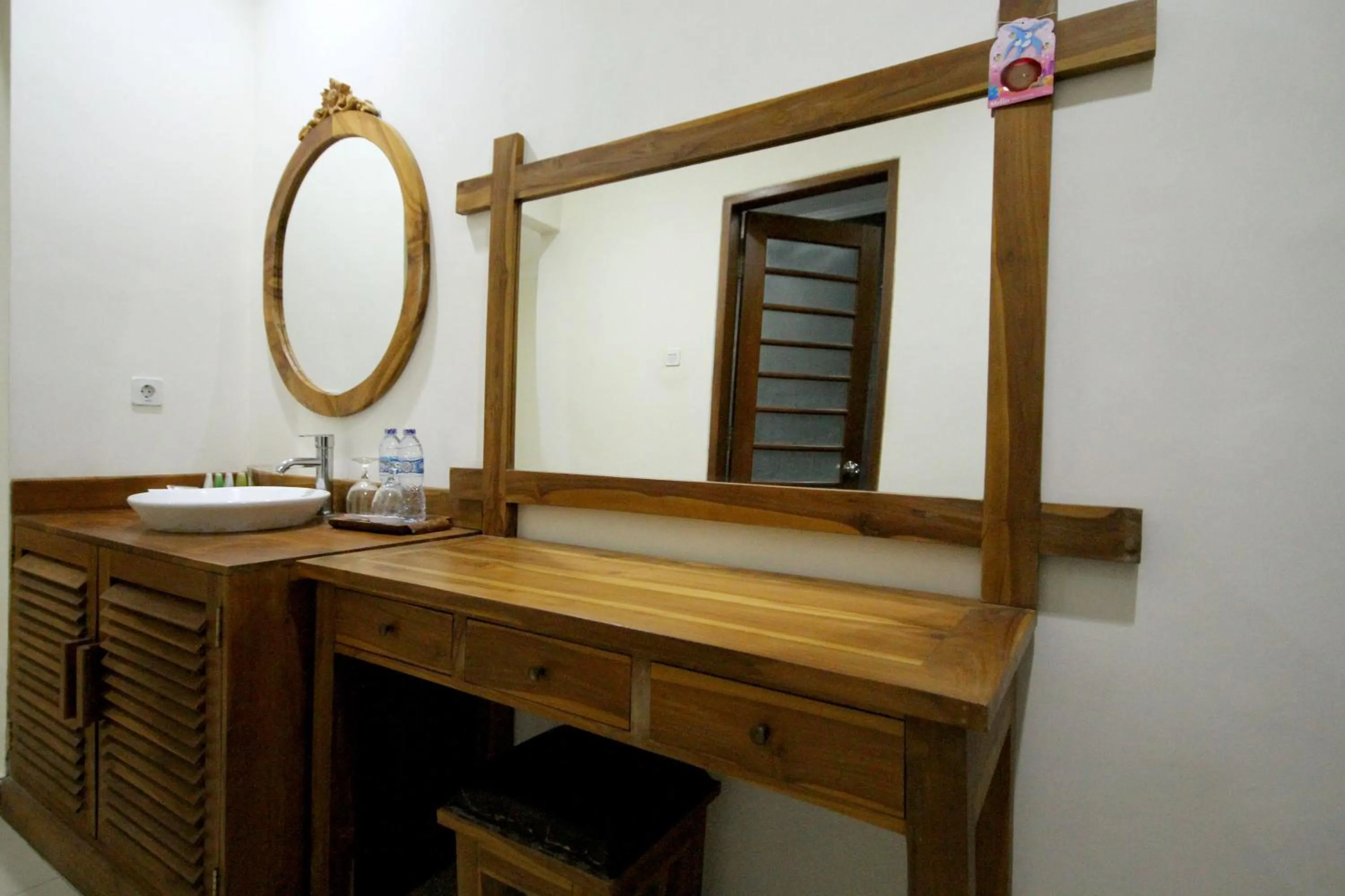 Bathroom in Swastika Guesthouse Sanur