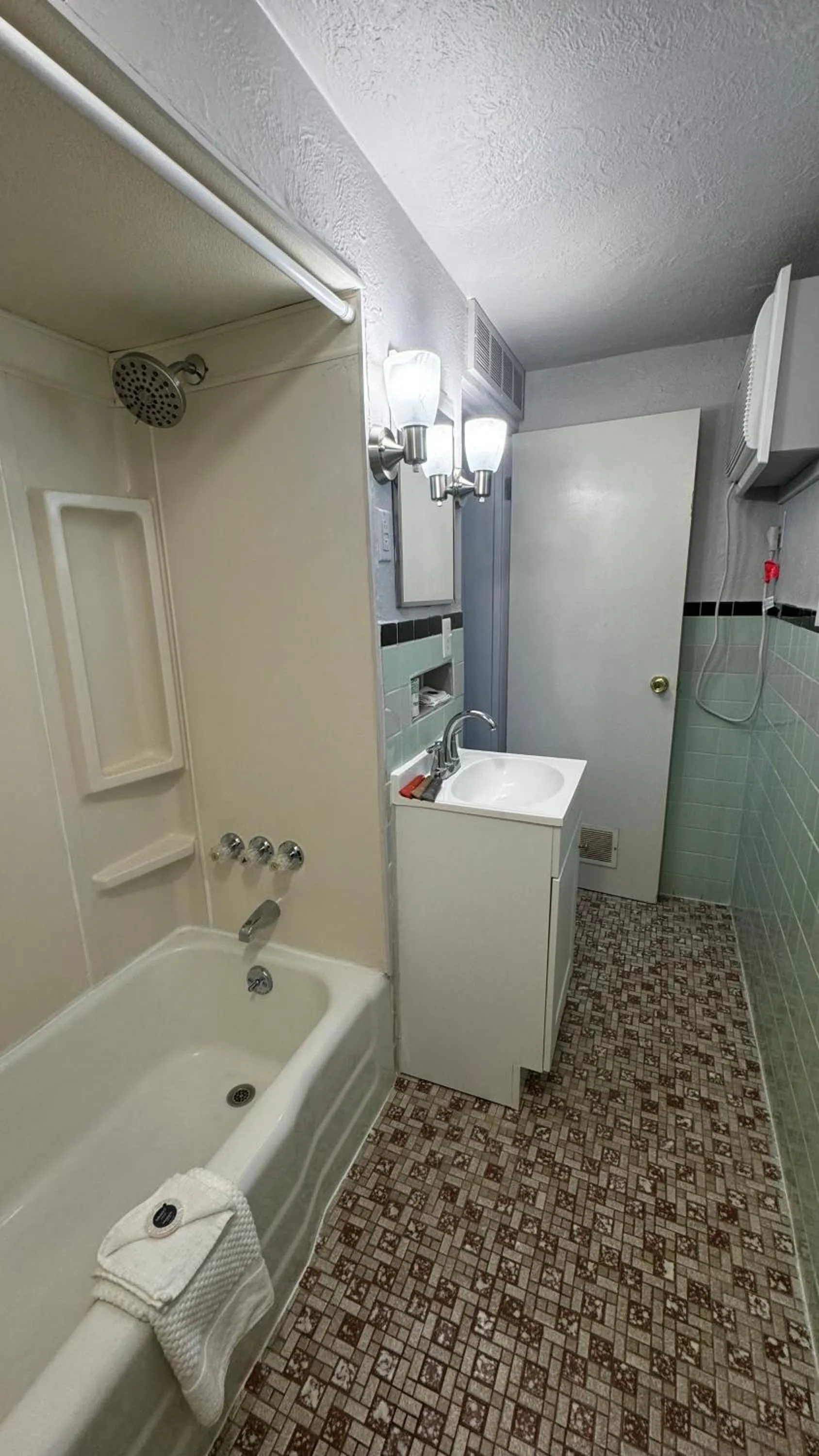 Bathroom in Hopwood Motel