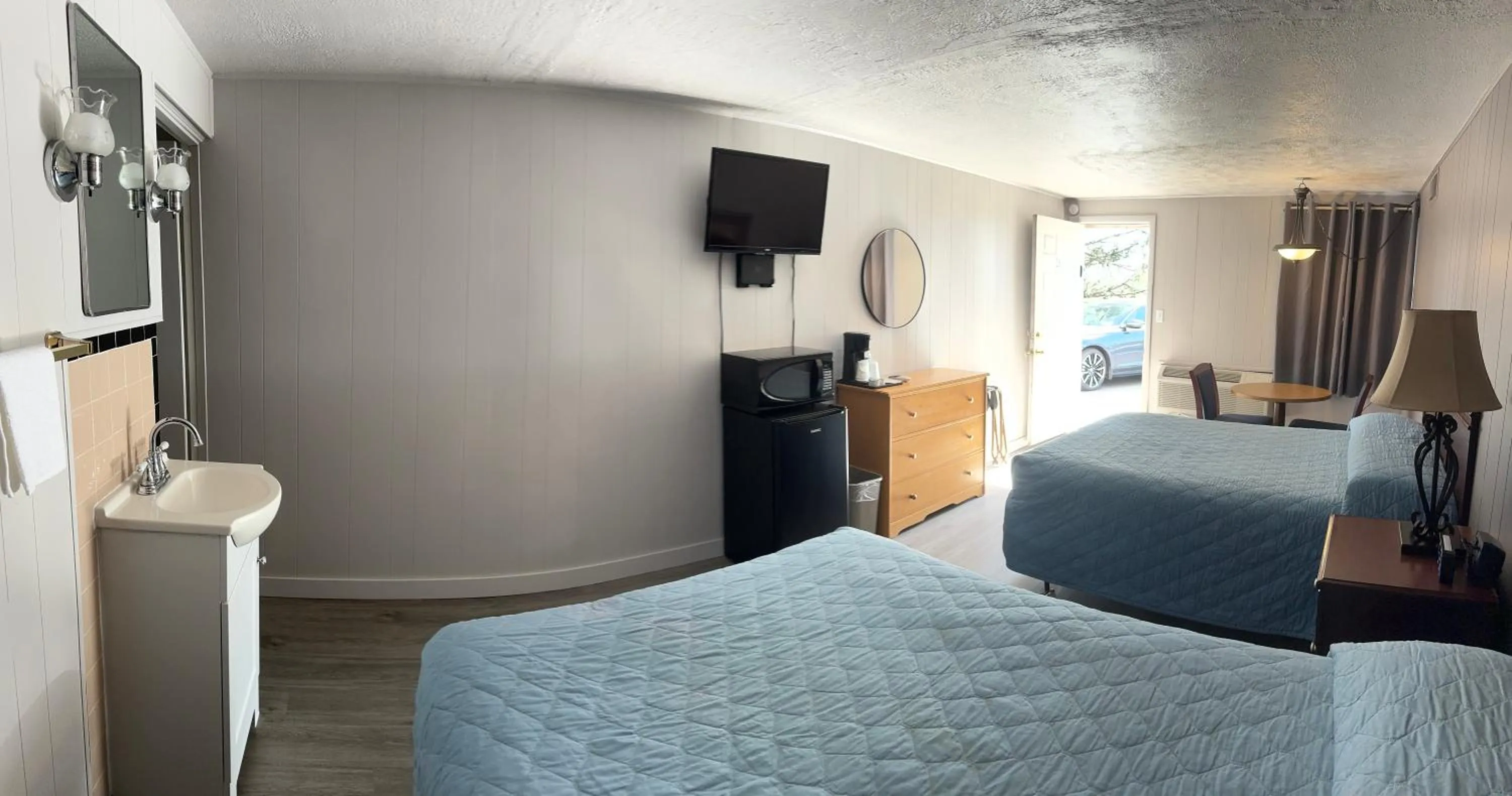 Photo of the whole room, Bed in Hopwood Motel