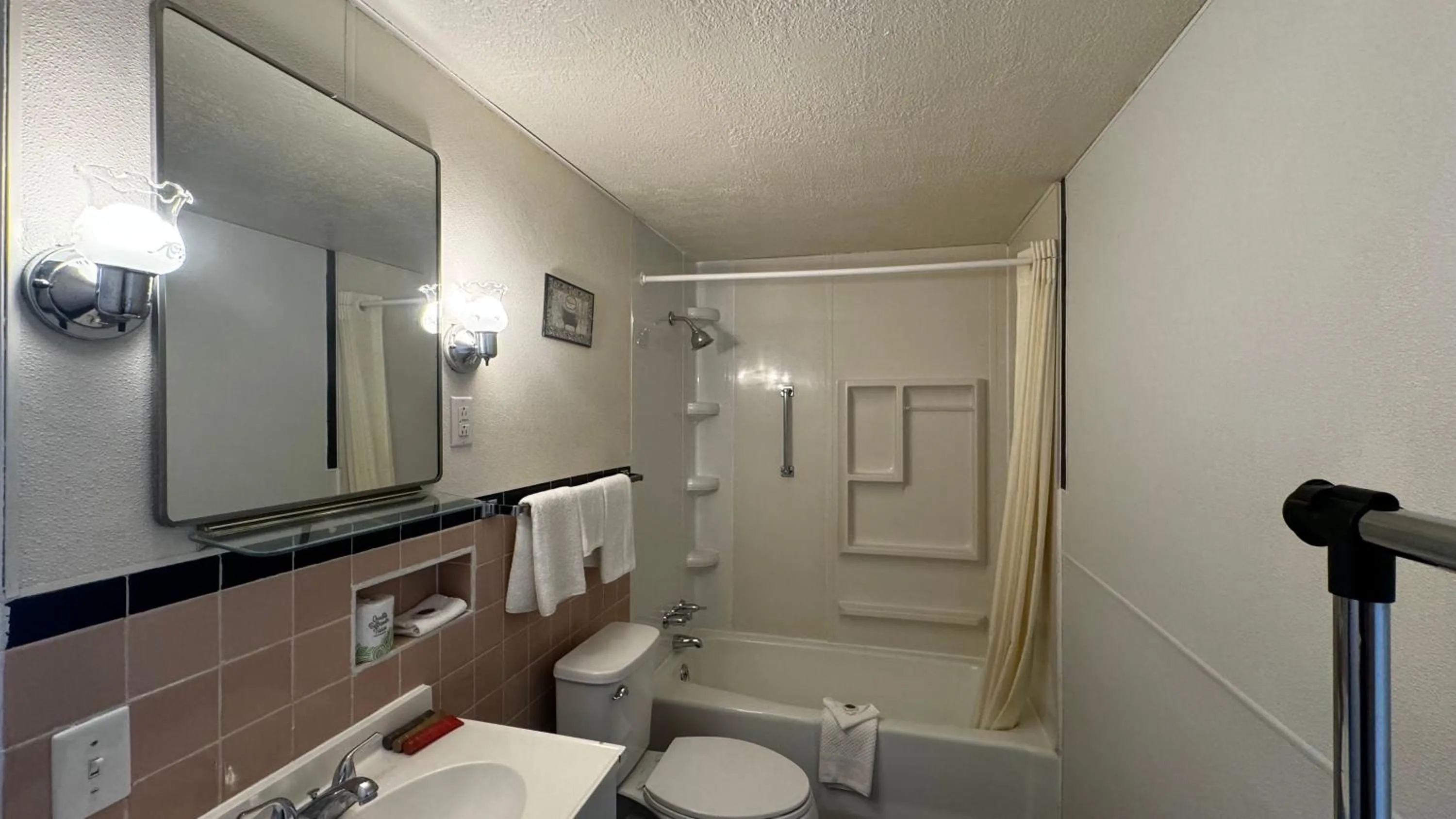 Shower in Hopwood Motel