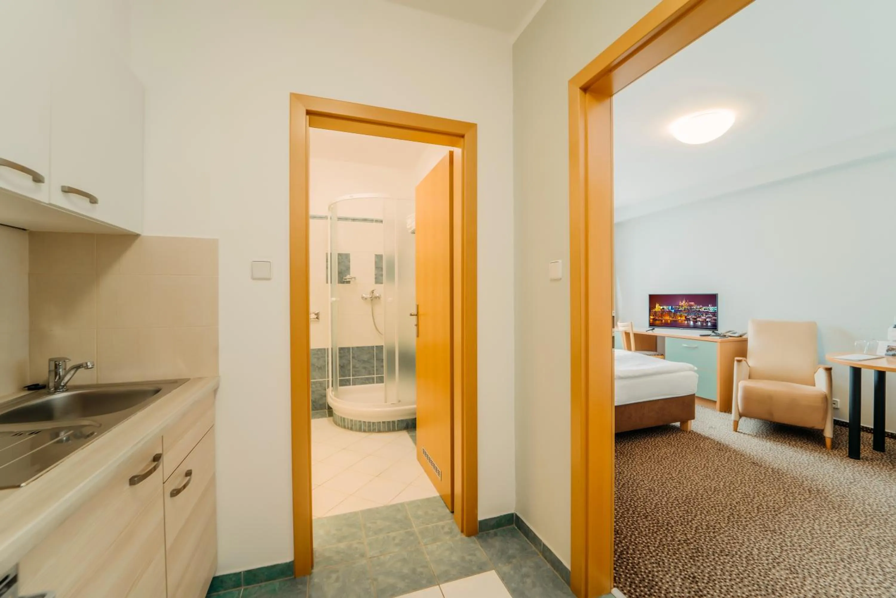 Kitchen or kitchenette, Bed in COLORFACTORY SPA Hotel - Czech Leading Hotels
