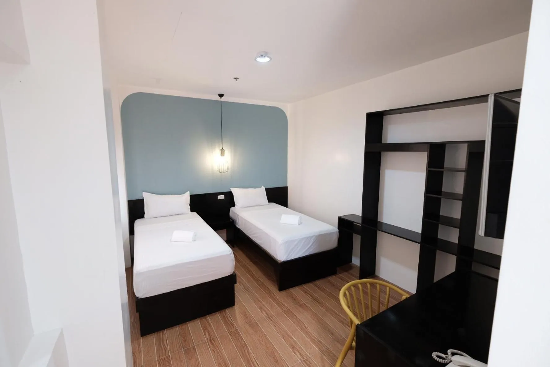 Bed in Beds & Friends Hostel Mactan with Pool and Bar