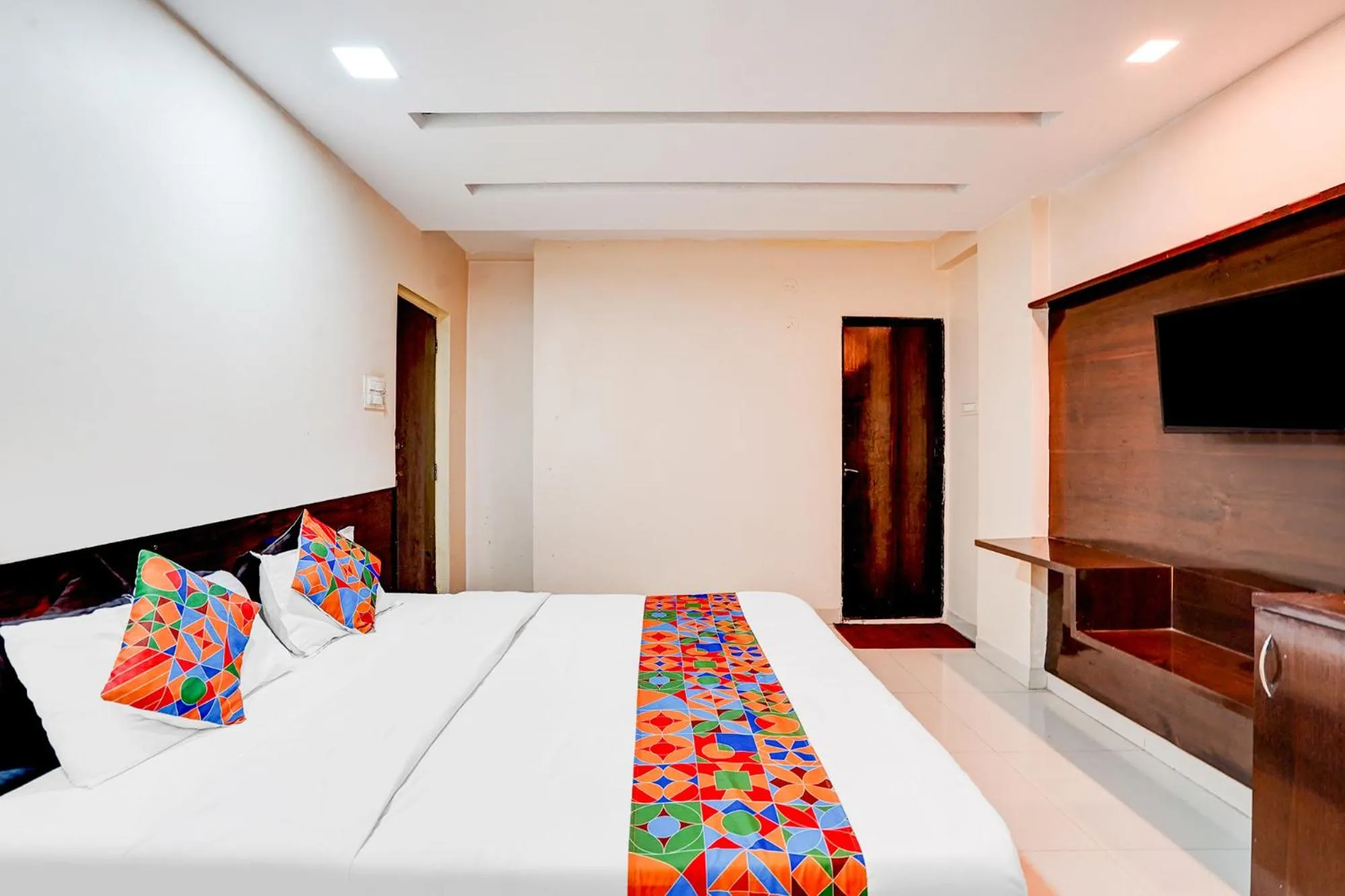 Bedroom, Bed in FabHotel Chetan Executive