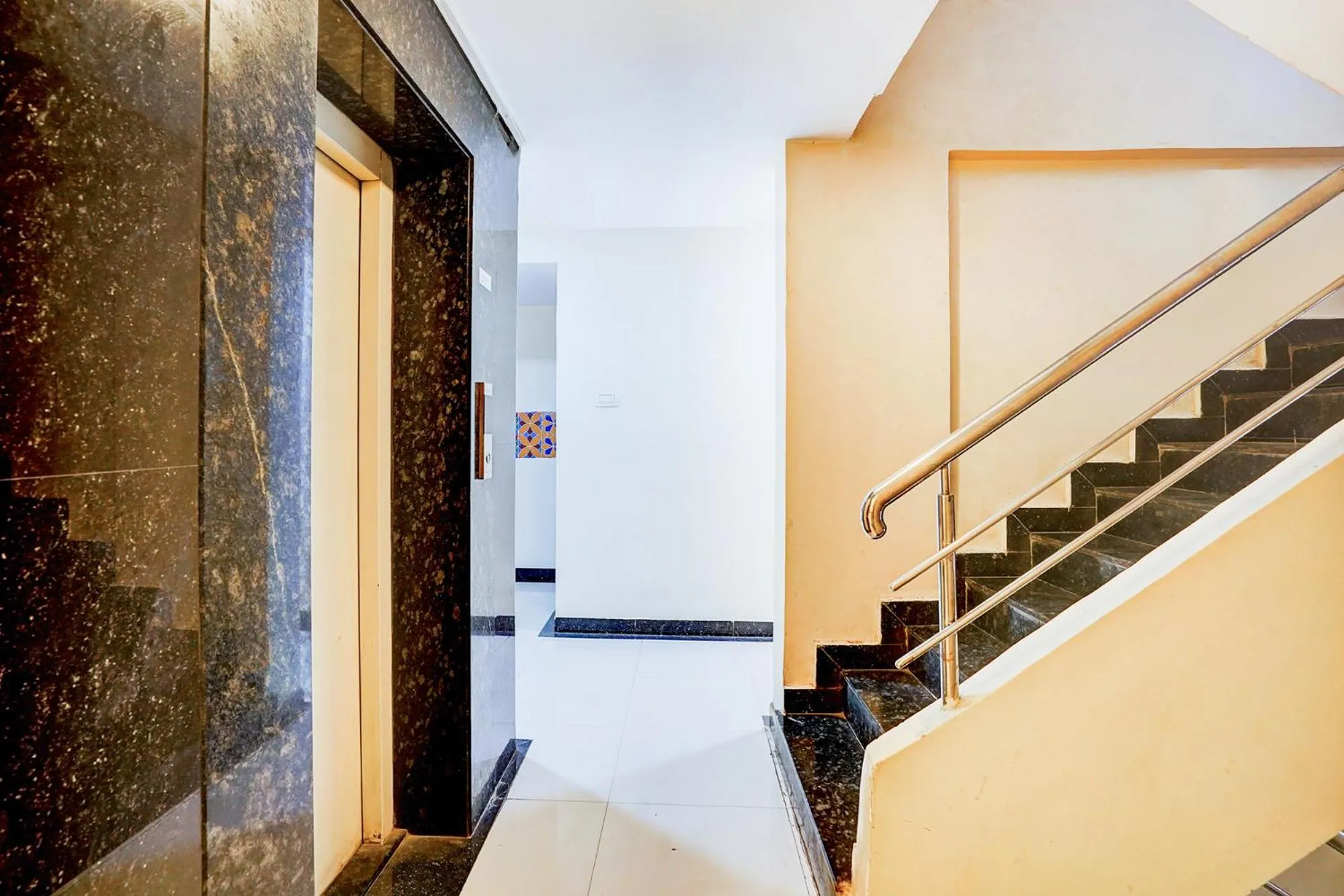 Lobby or reception in FabHotel Chetan Executive