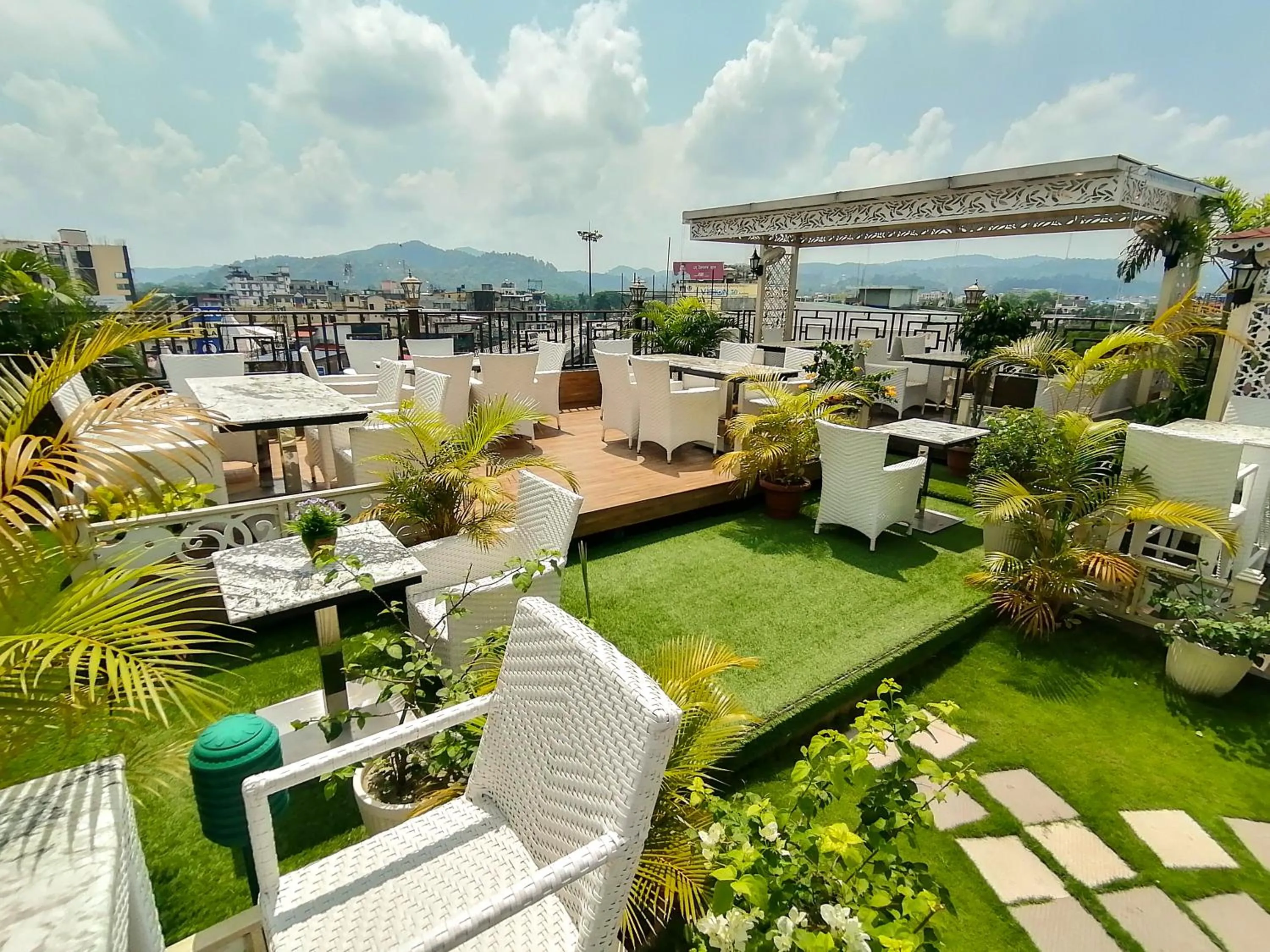 Restaurant/places to eat in Ghar 365 Residency