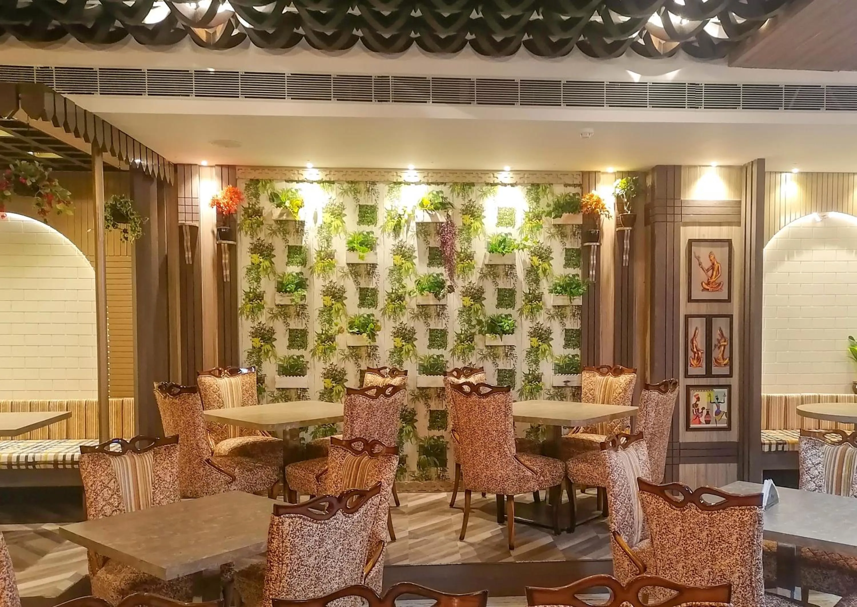 Restaurant/places to eat in Ghar 365 Residency