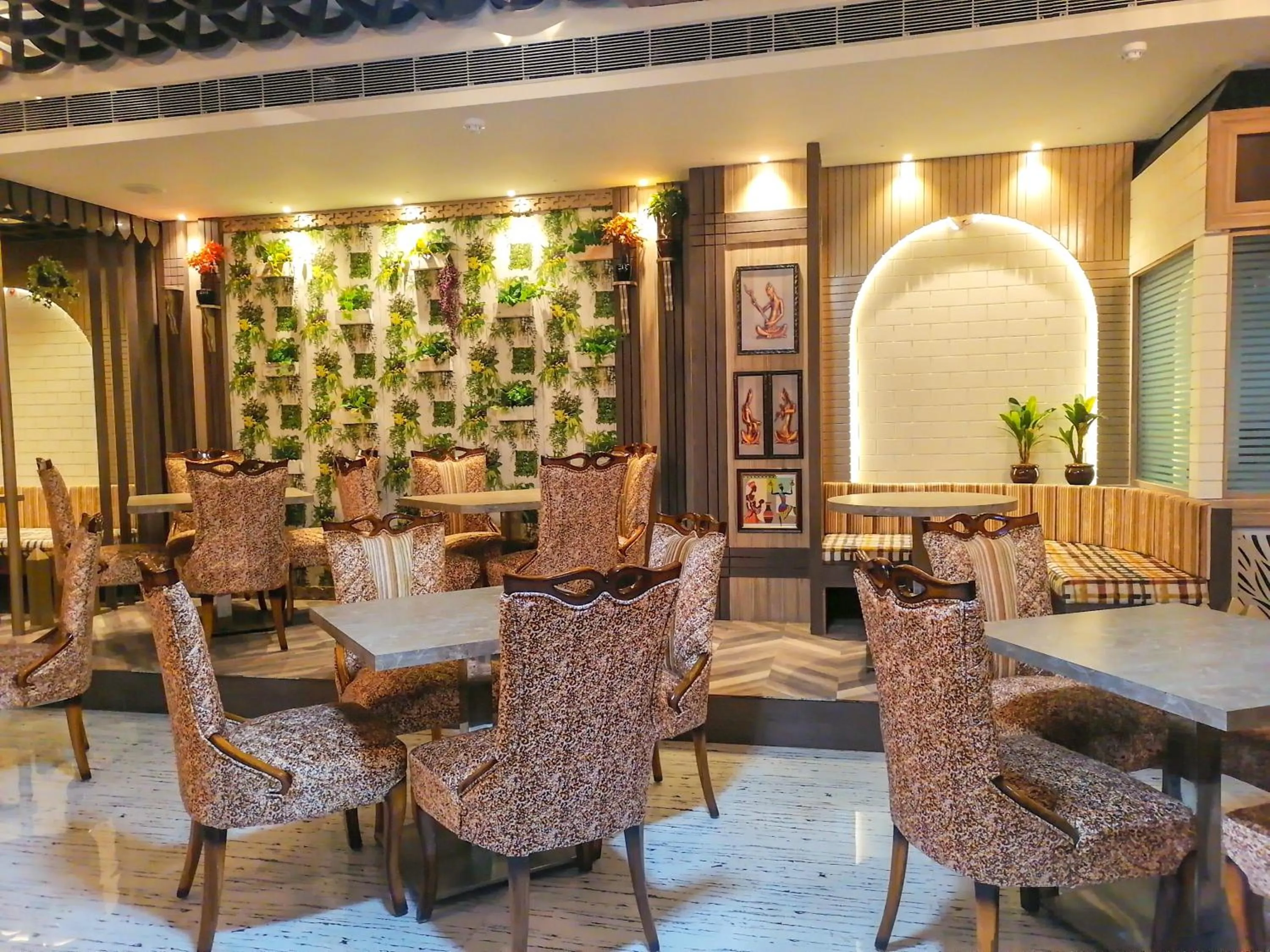 Restaurant/places to eat in Ghar 365 Residency