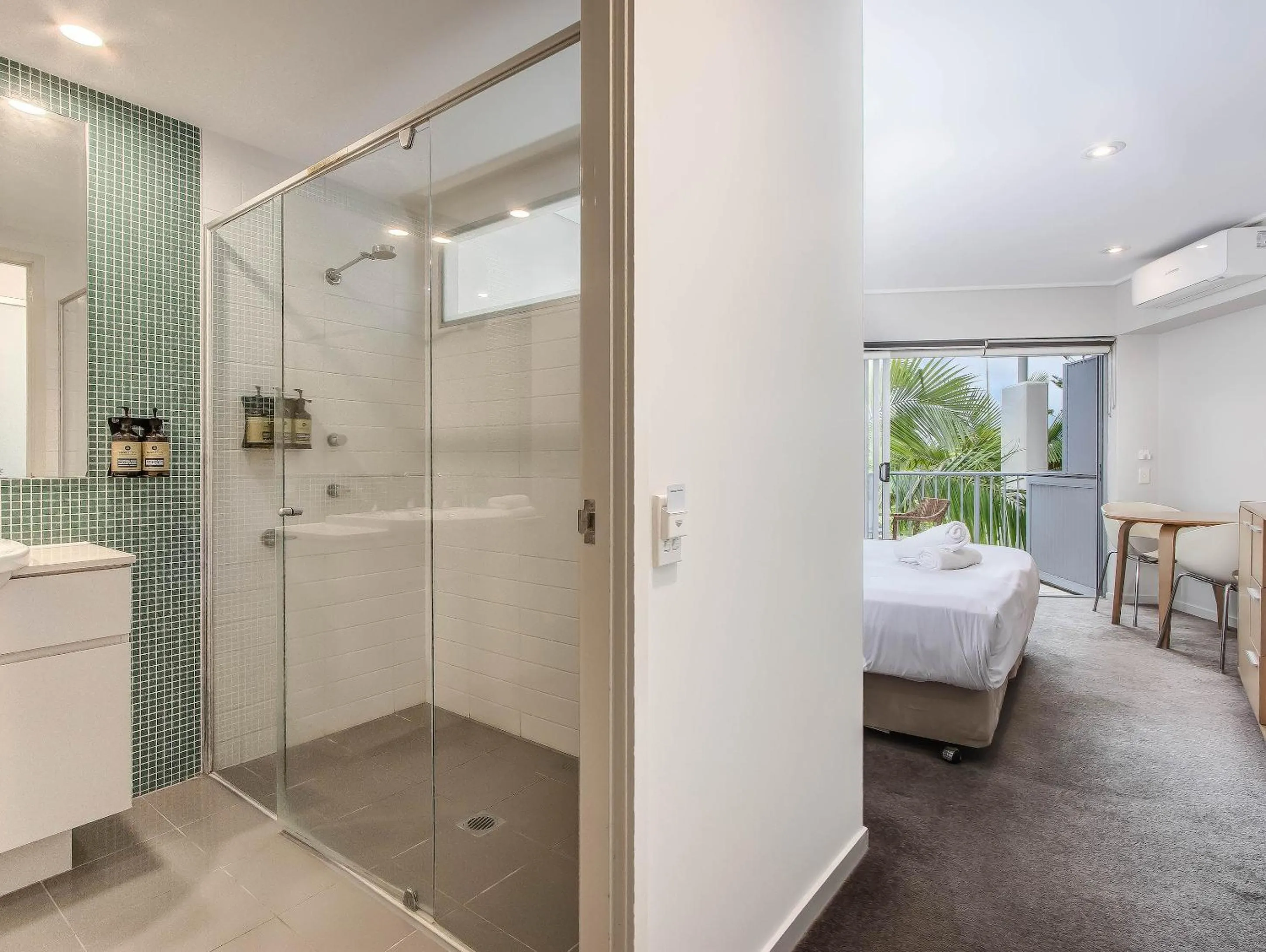 Shower, Bed in The Sand Resort Kingscliff - Holiday Management Co.