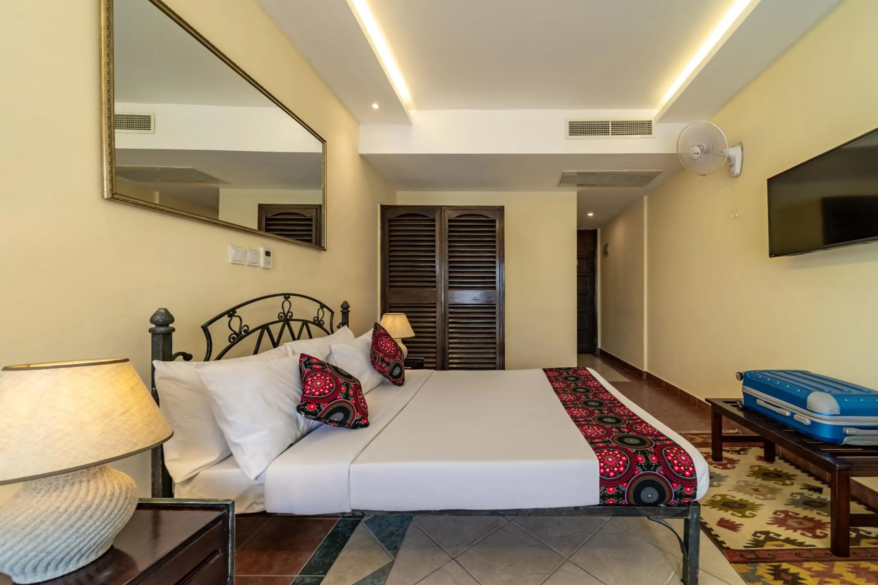 Bed in Sentrim Castle Royal Hotel