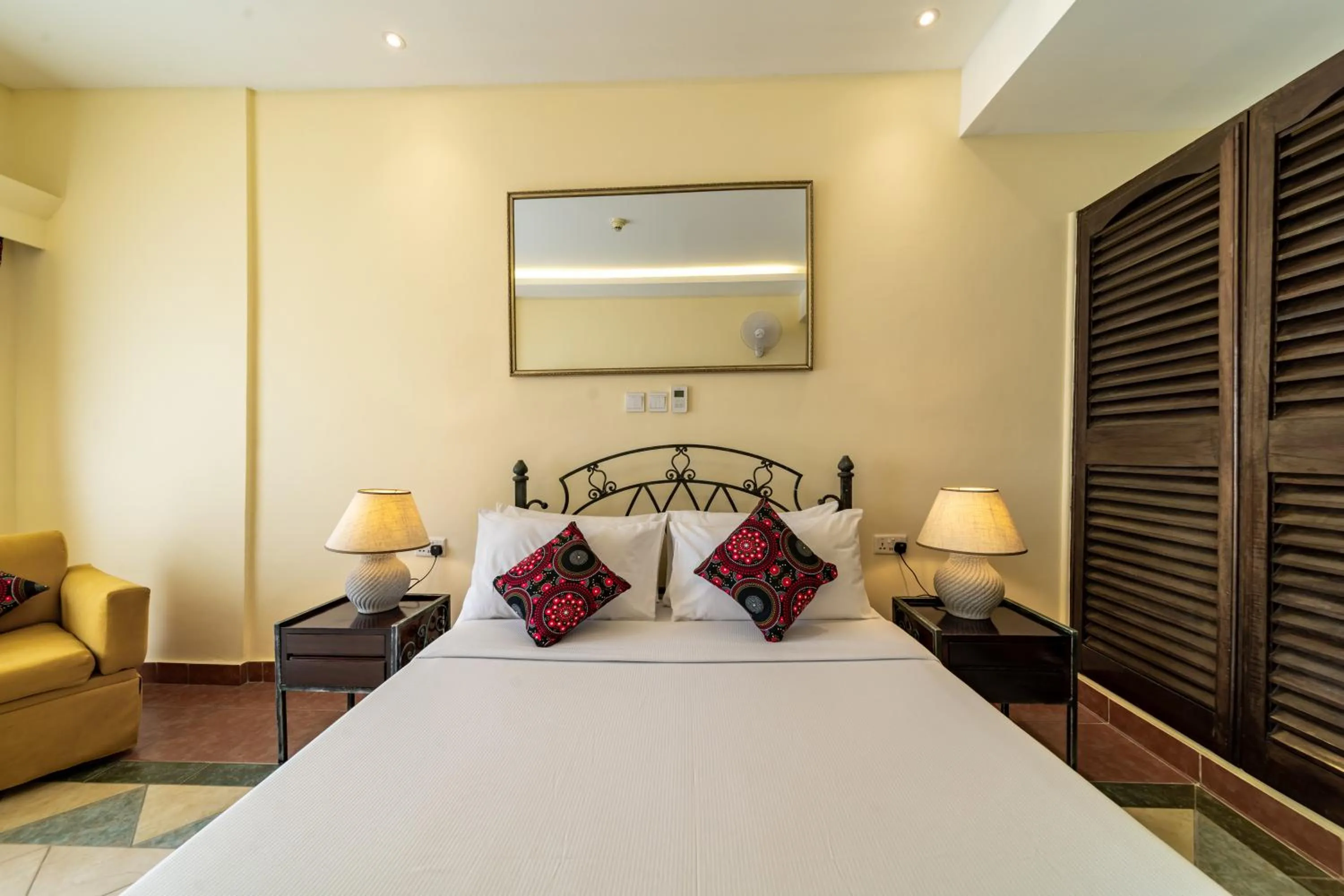 Bed in Sentrim Castle Royal Hotel