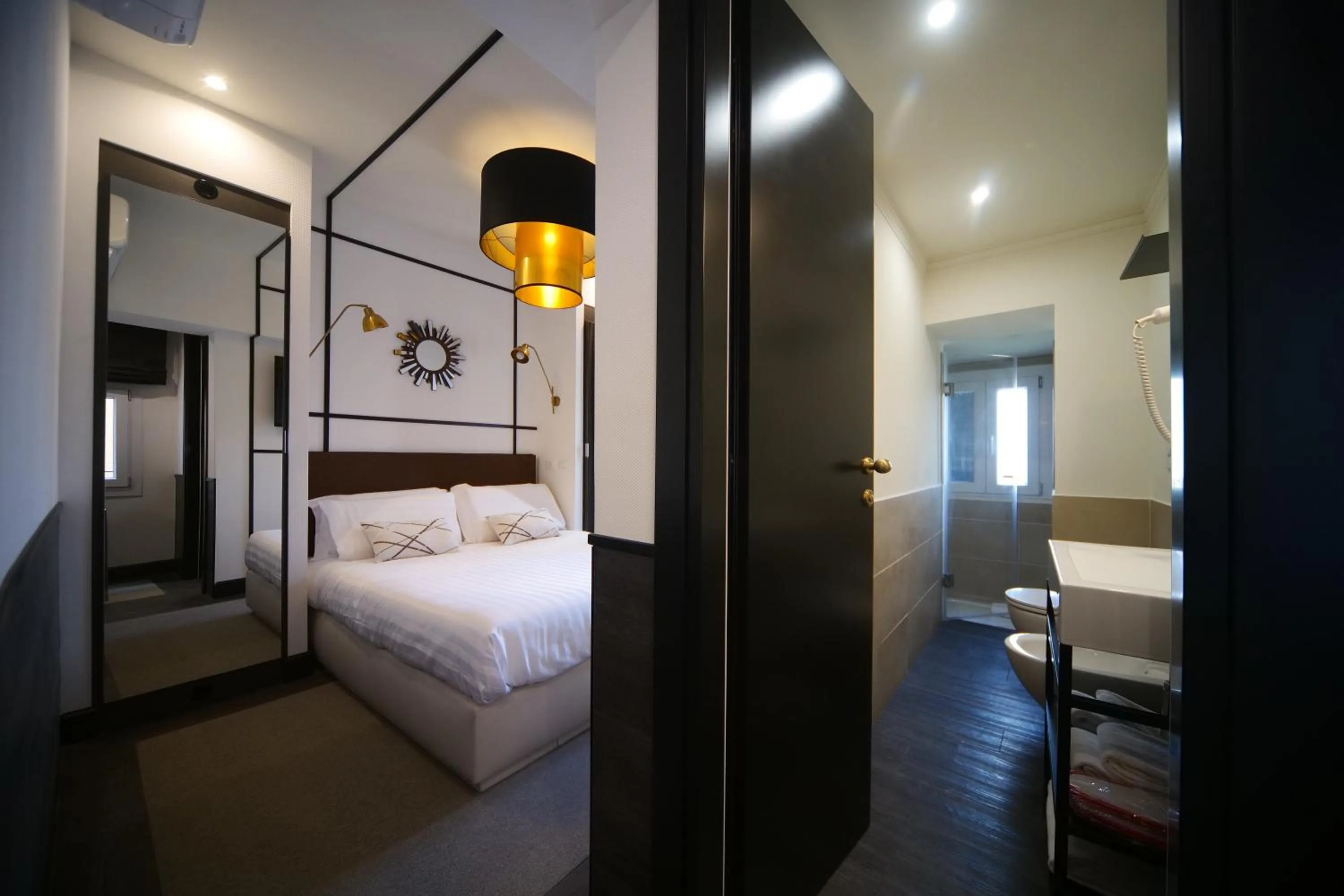 Photo of the whole room, Bed in Relais Luxury Corso