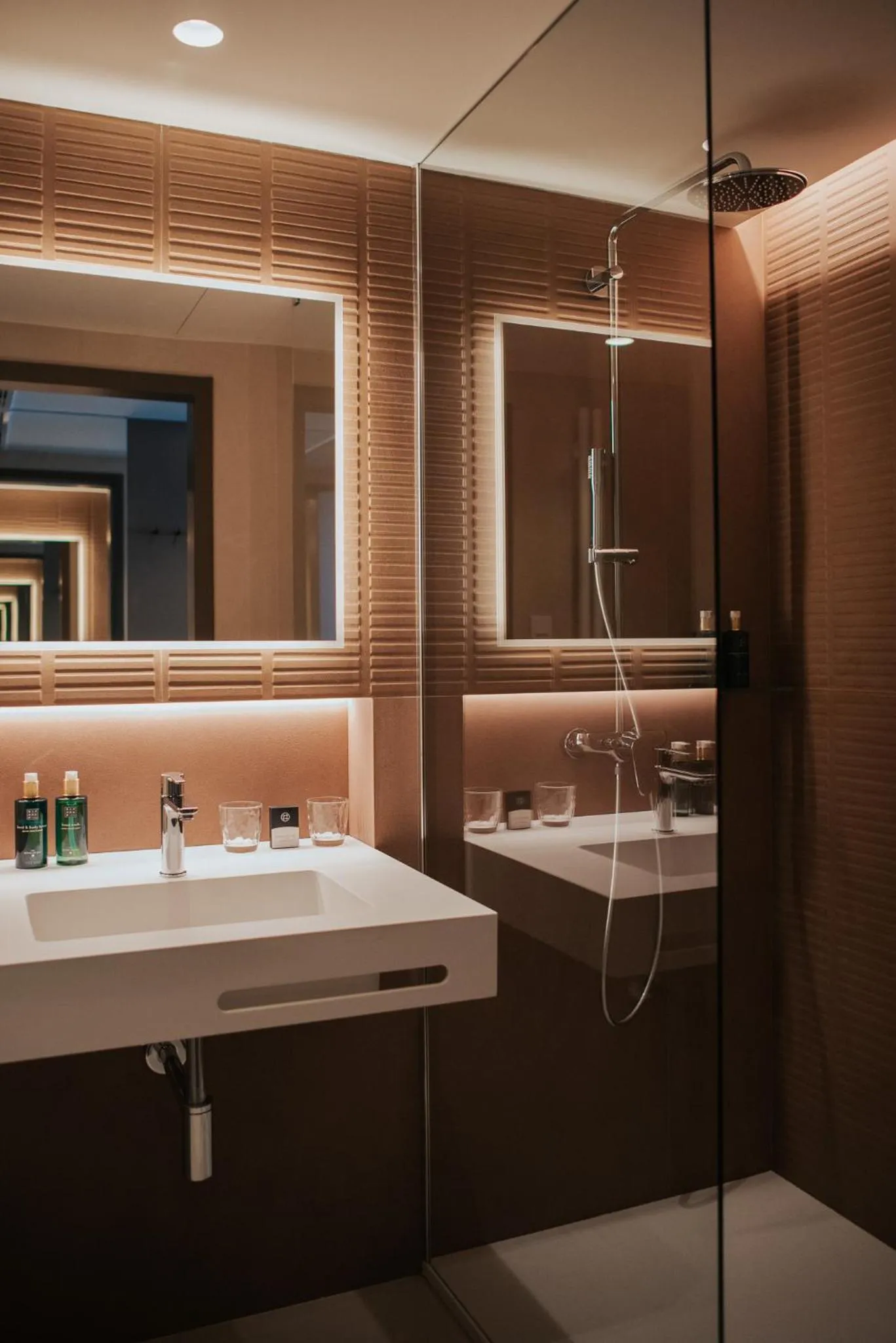 Shower in OREA Hotel Pyramida Praha