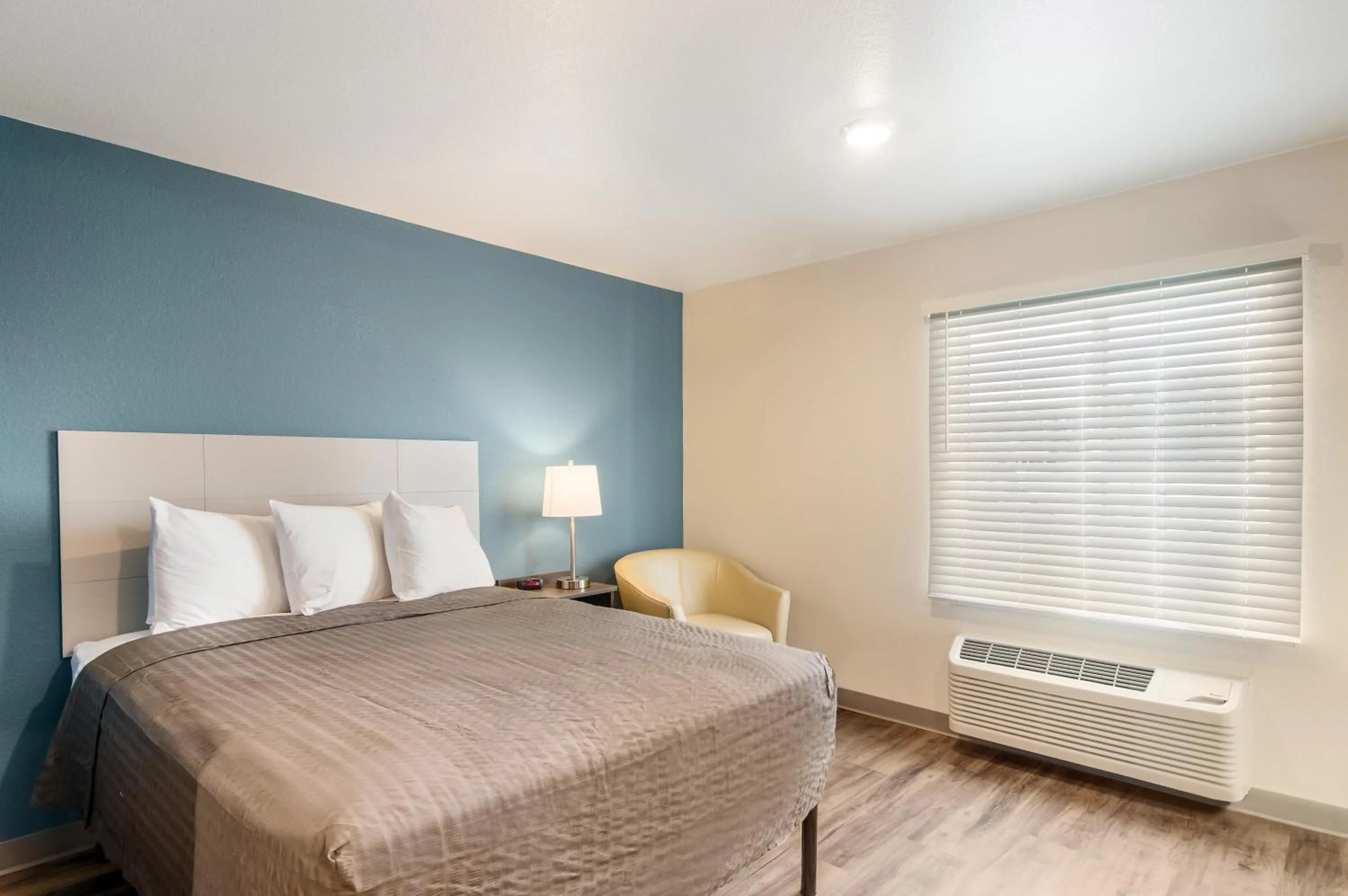 Photo of the whole room, Bed in WoodSpring Suites Thornton-North Denver