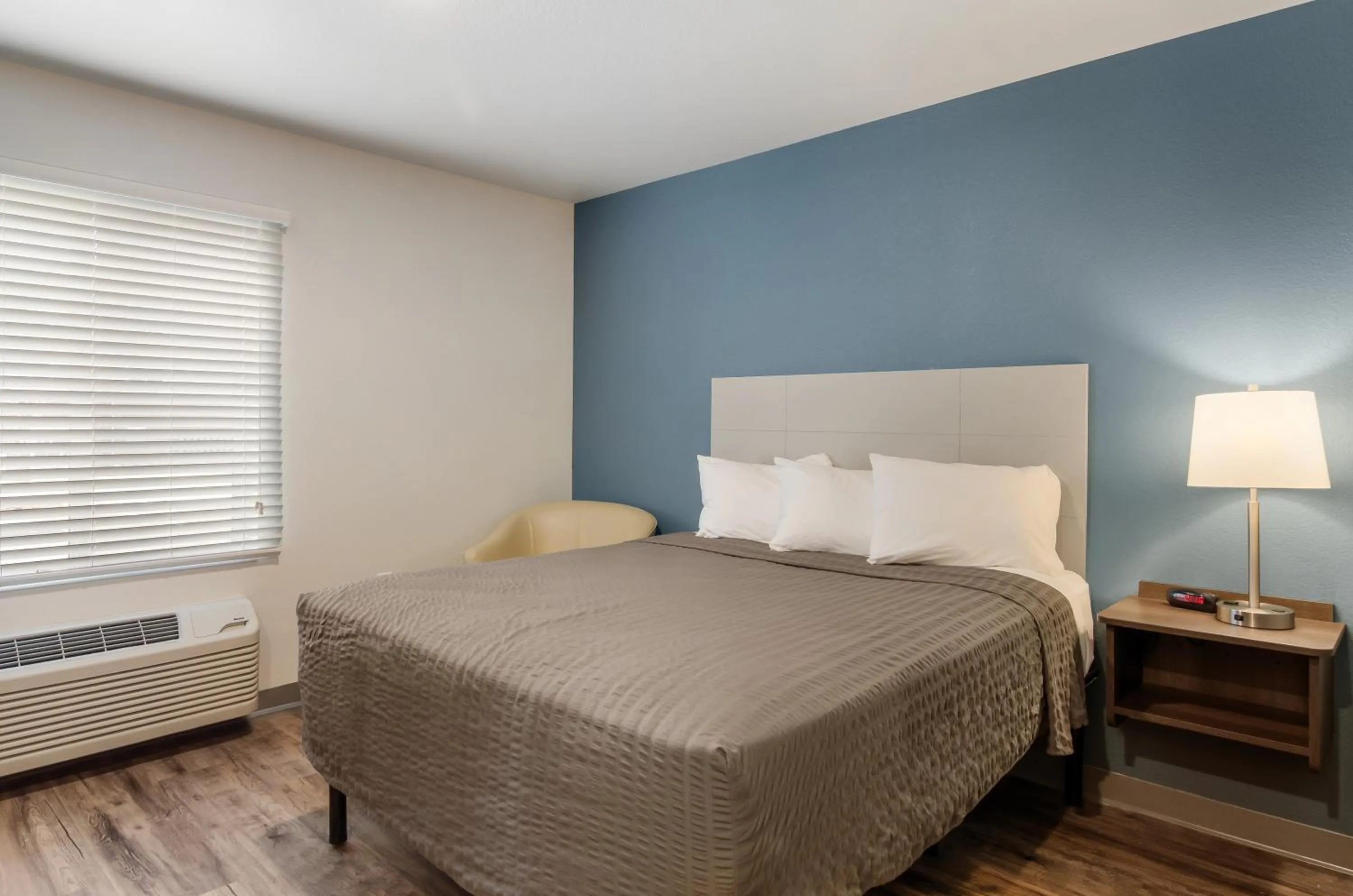 Photo of the whole room, Bed in WoodSpring Suites Thornton-North Denver