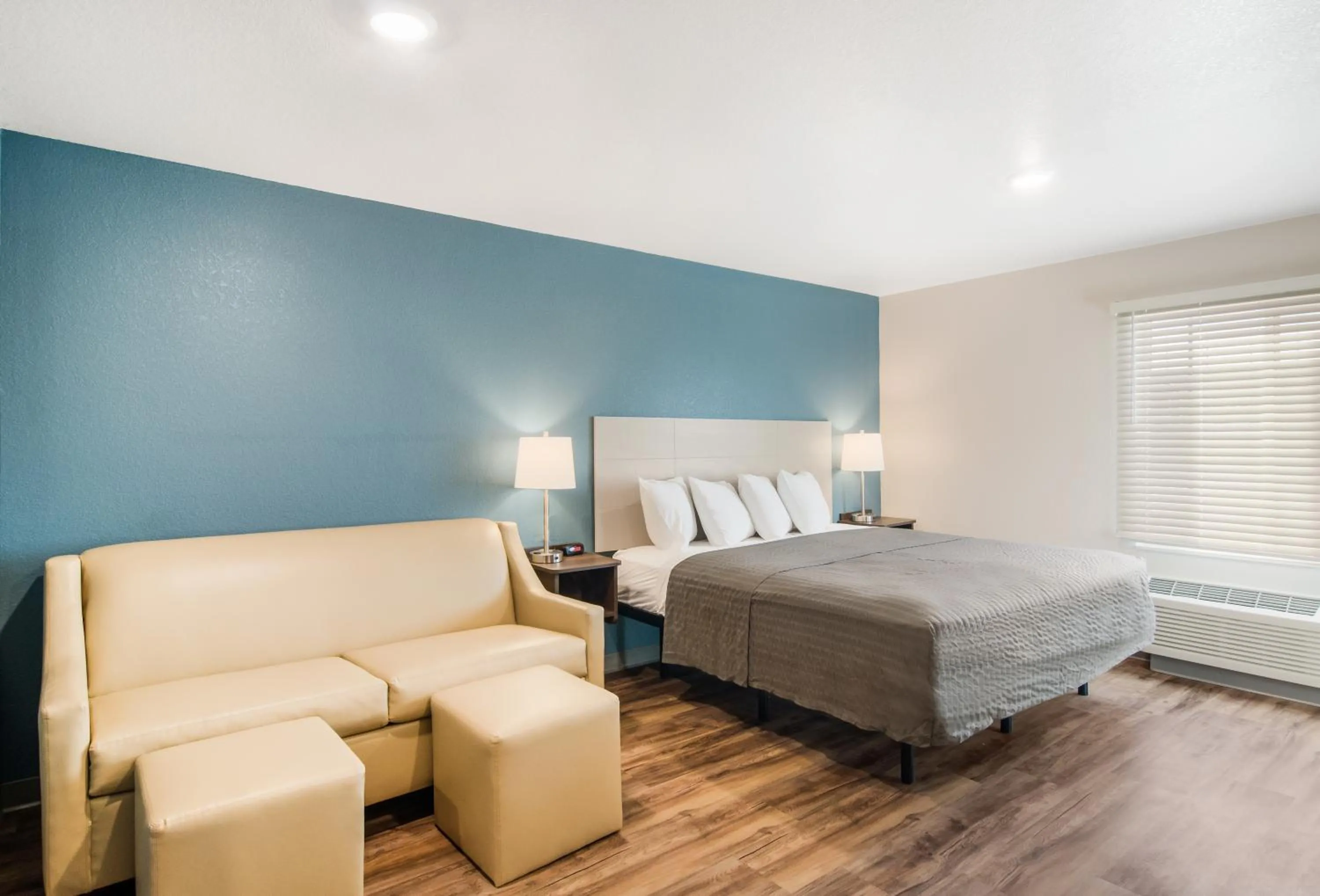 Photo of the whole room, Bed in WoodSpring Suites Thornton-North Denver