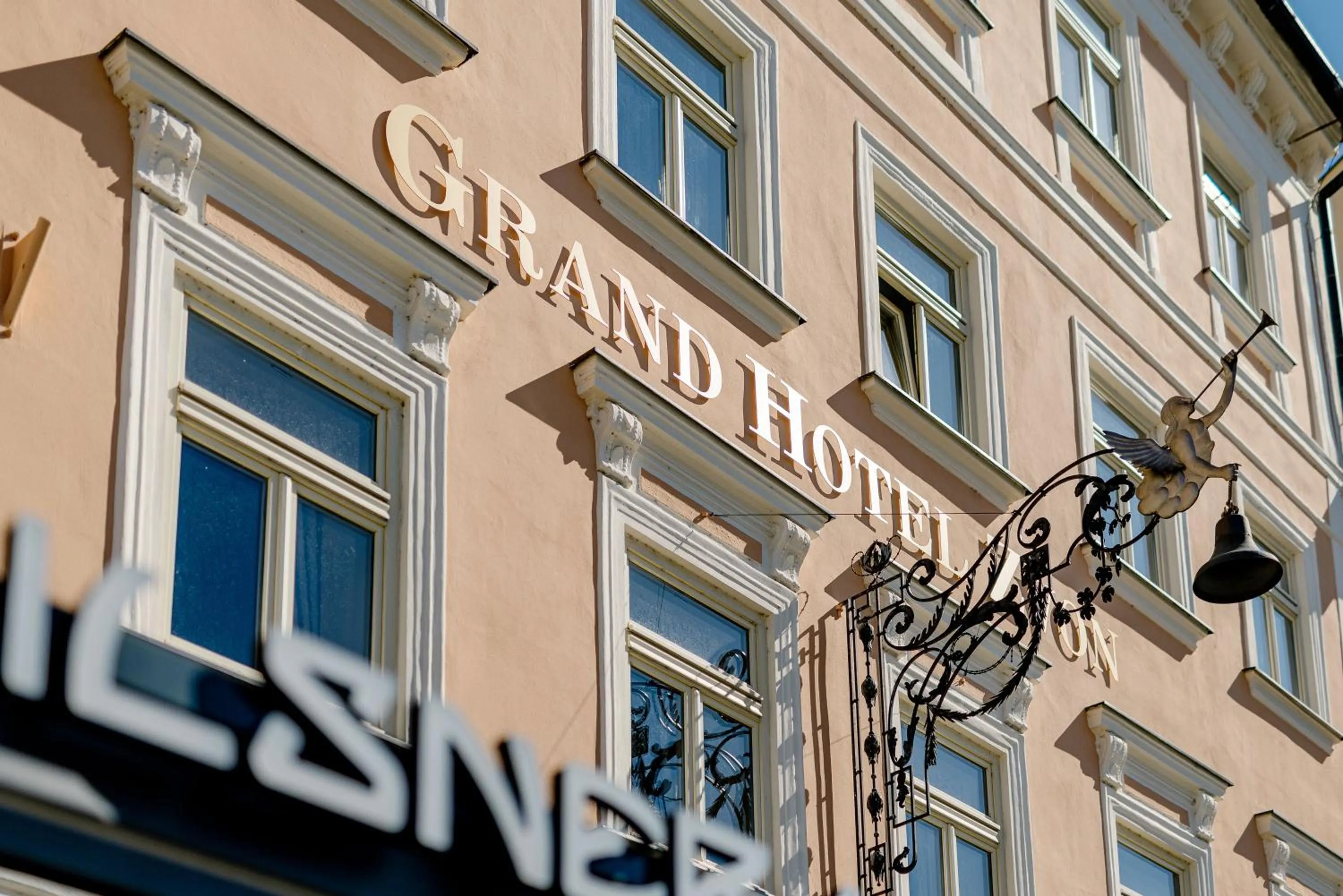 Property building in Grandhotel Zvon