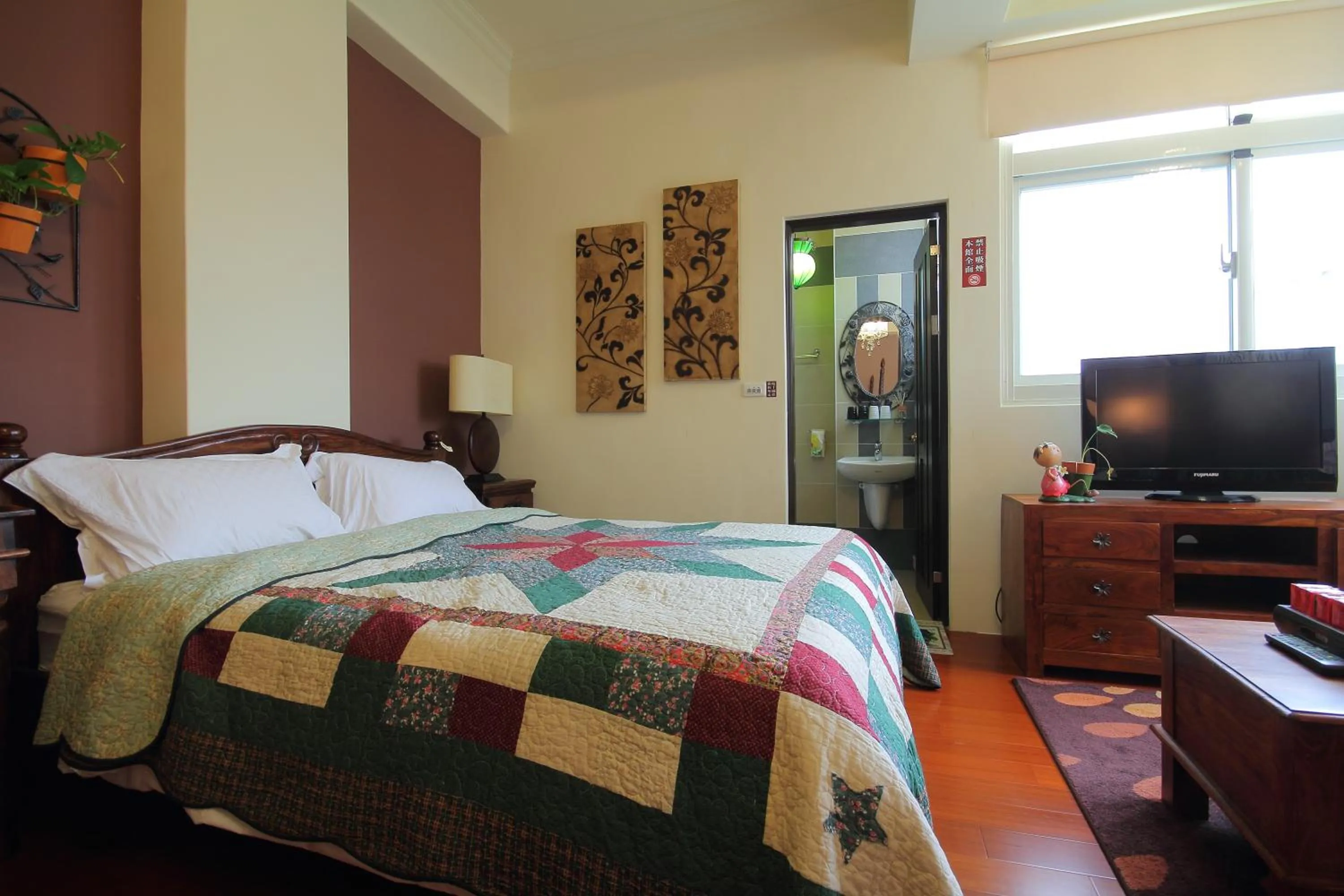 Bed in Hualien Paris Home B&B