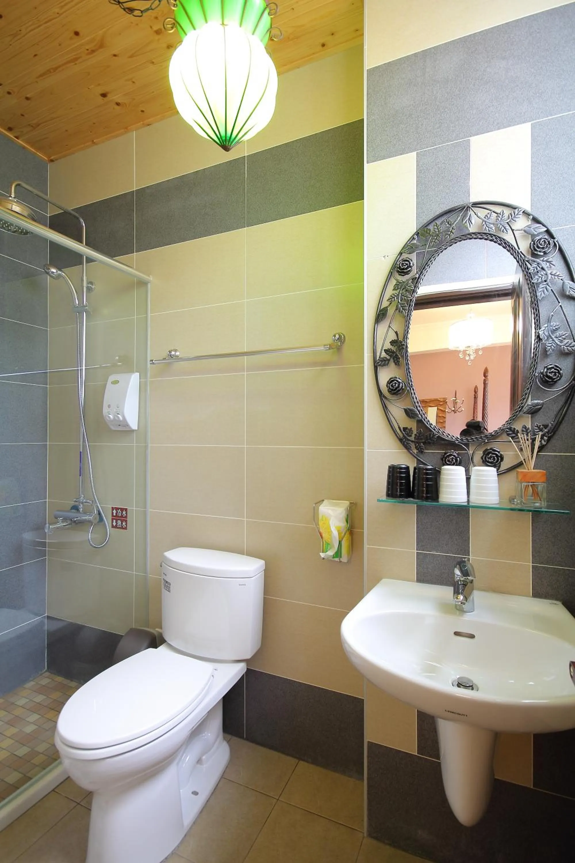 Shower in Hualien Paris Home B&B