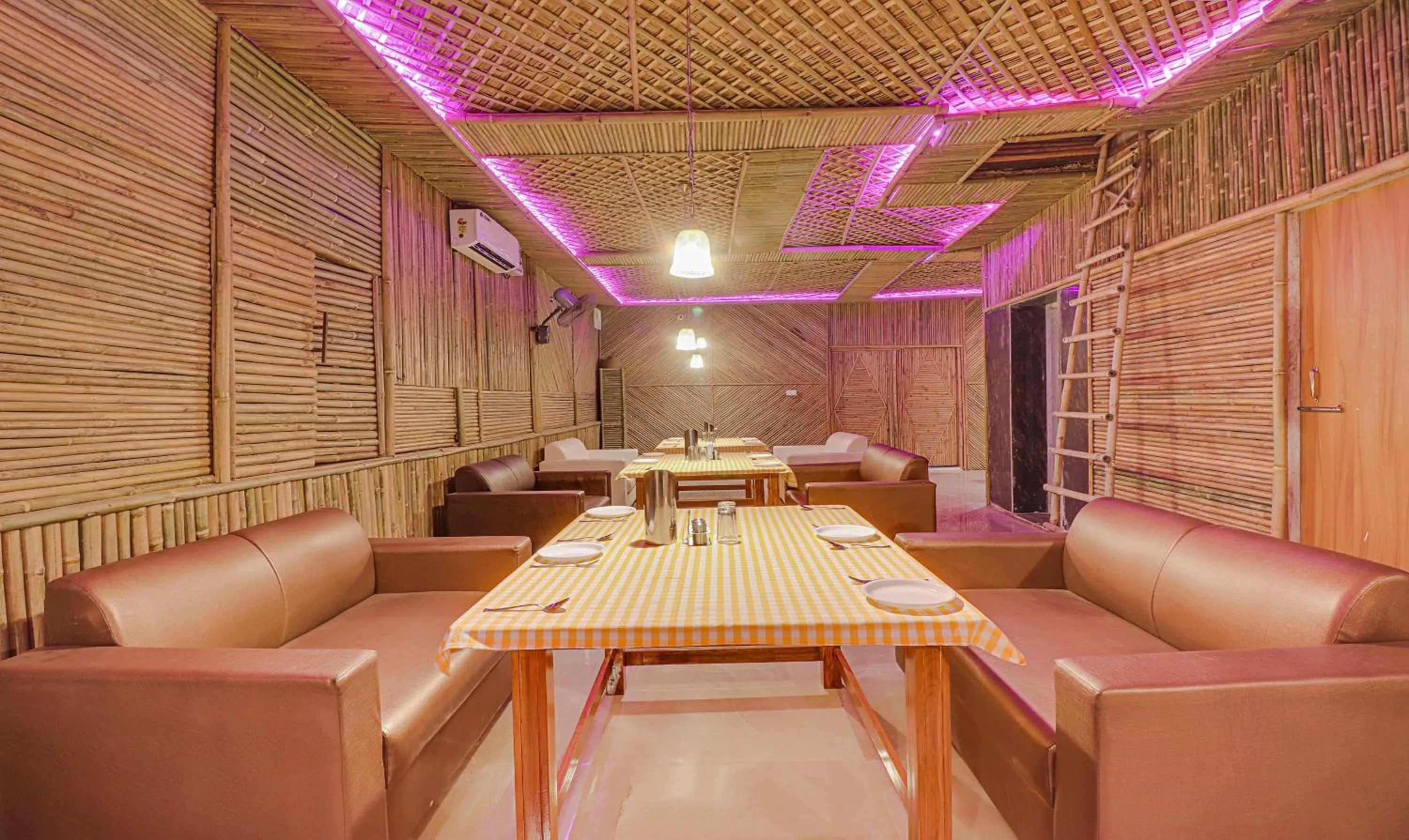 Restaurant/places to eat in Treebo Tropical Roots, Bhupatwala Haridwar