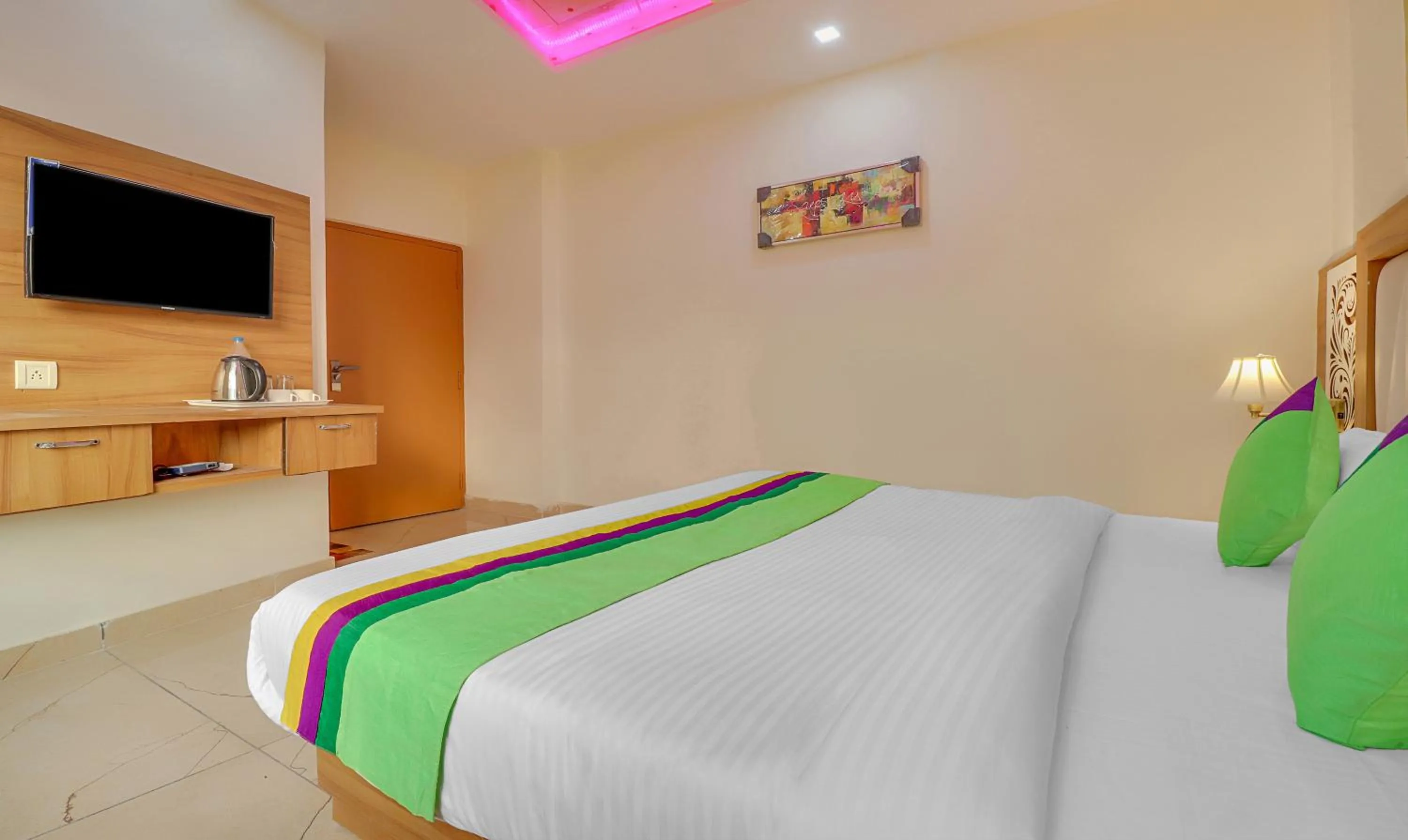 TV and multimedia, Bed in Treebo Tropical Roots, Bhupatwala Haridwar