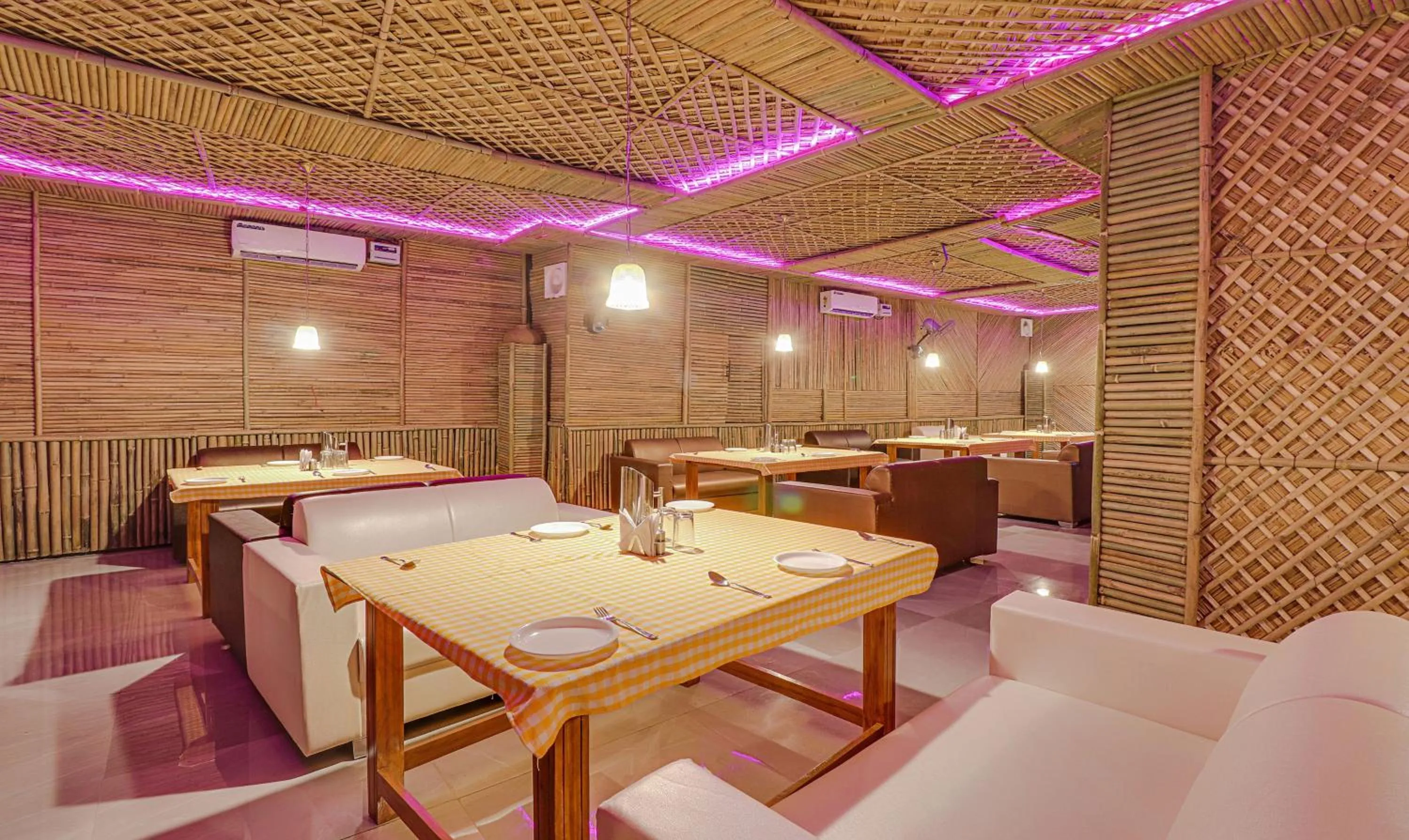 Restaurant/places to eat in Treebo Tropical Roots, Bhupatwala Haridwar