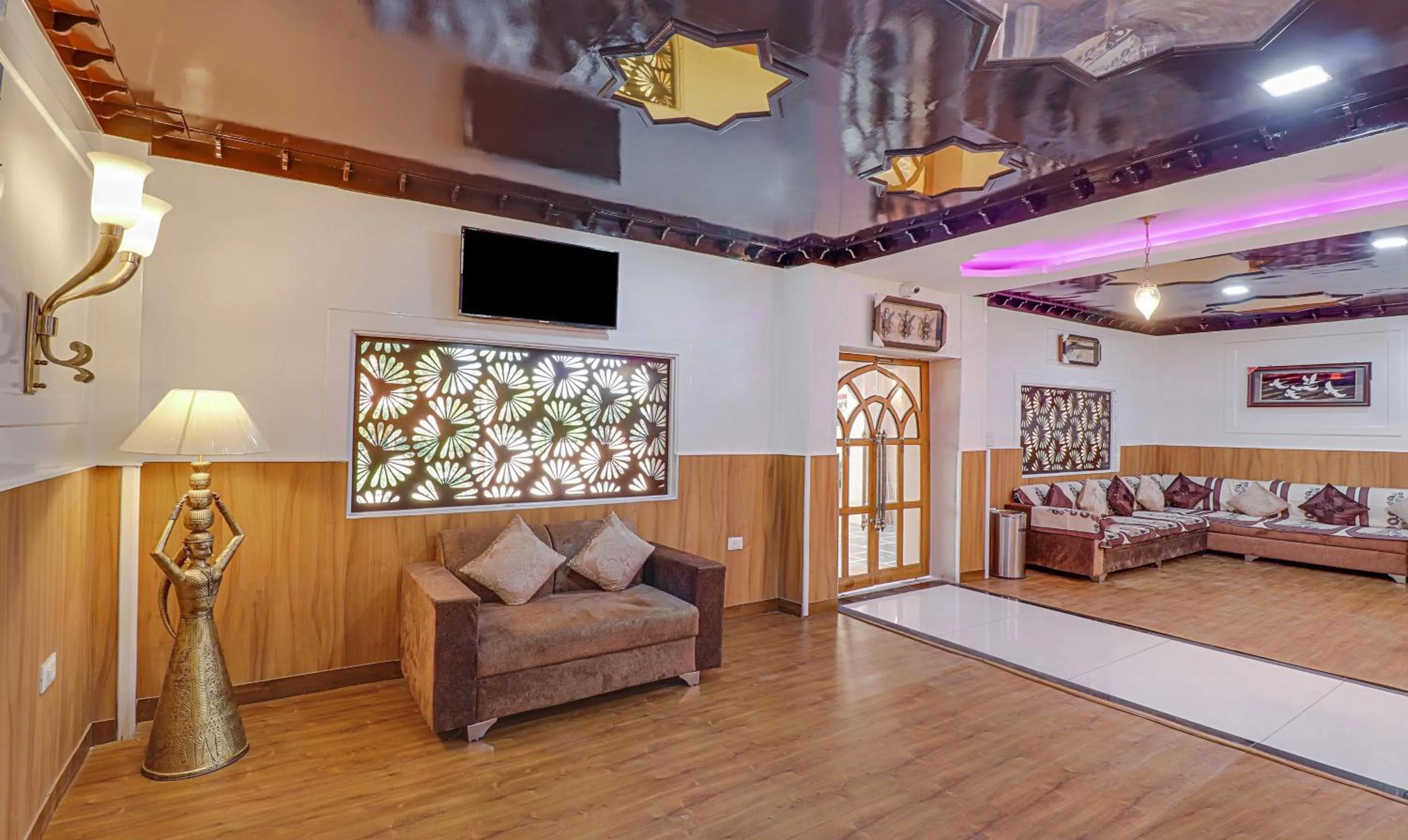 Seating area in Treebo Tropical Roots, Bhupatwala Haridwar