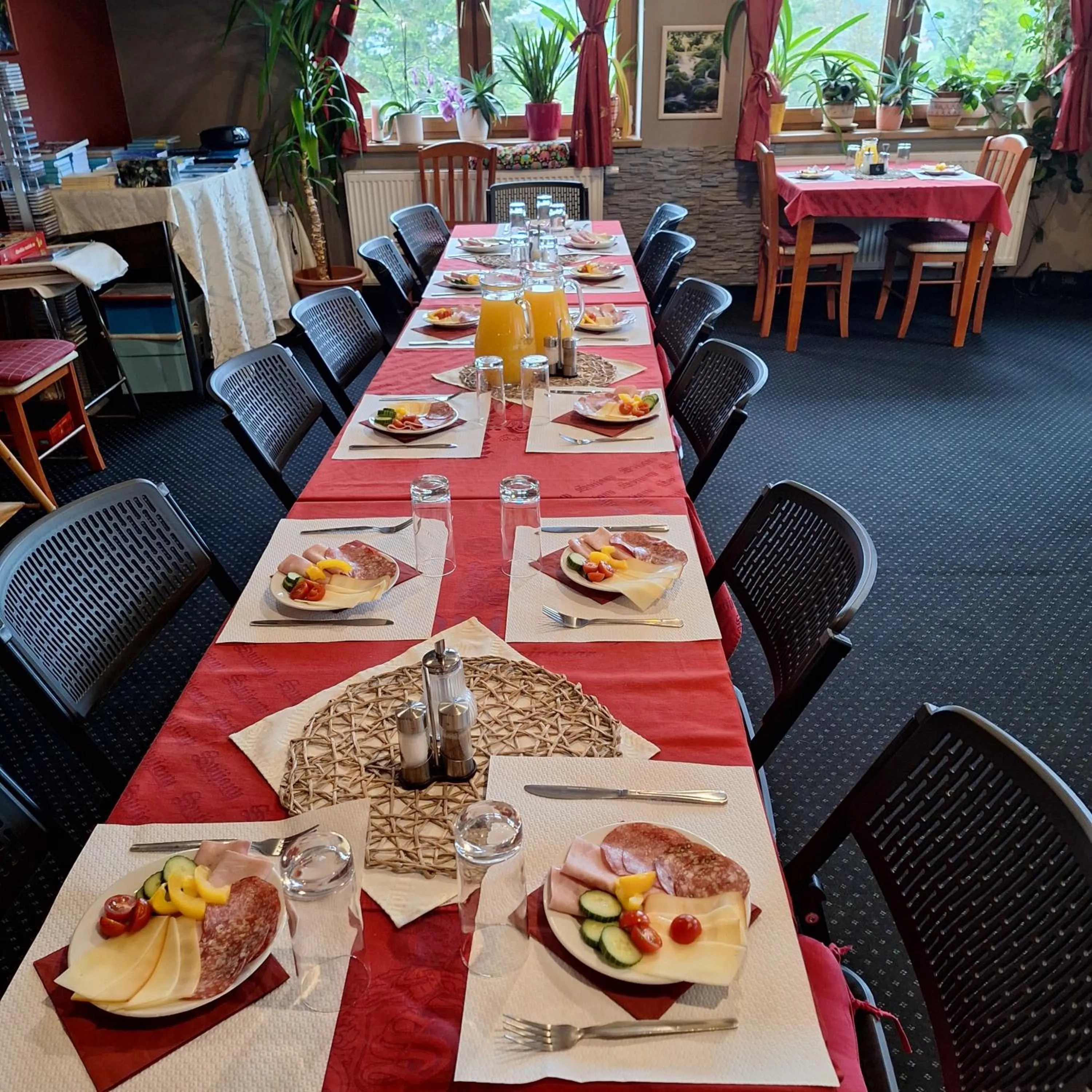 Restaurant/places to eat in Pension Lukas